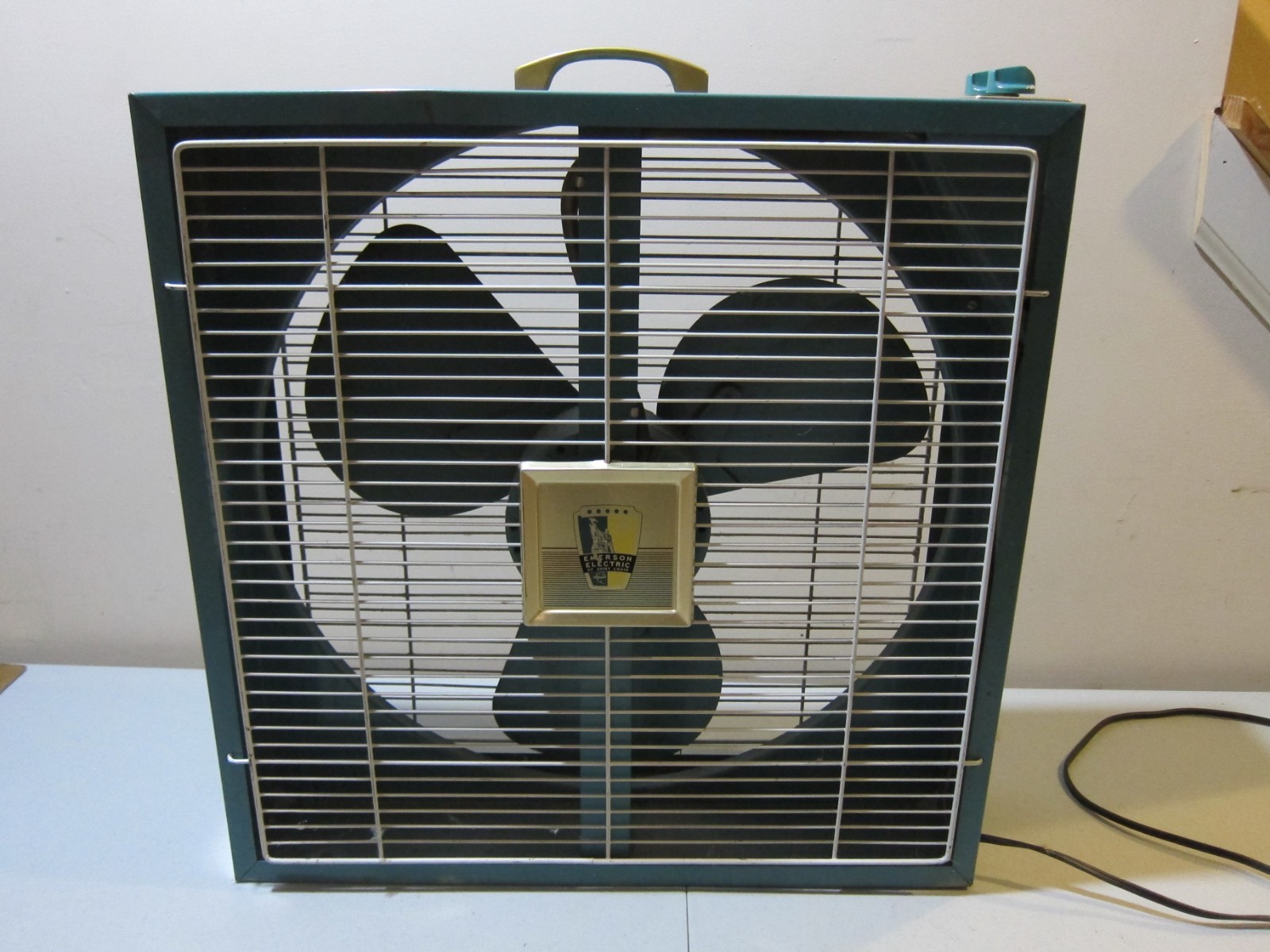 MCM Vintage Emerson 746310-AW Aqua Electric Box Fan 2 Speed 22\