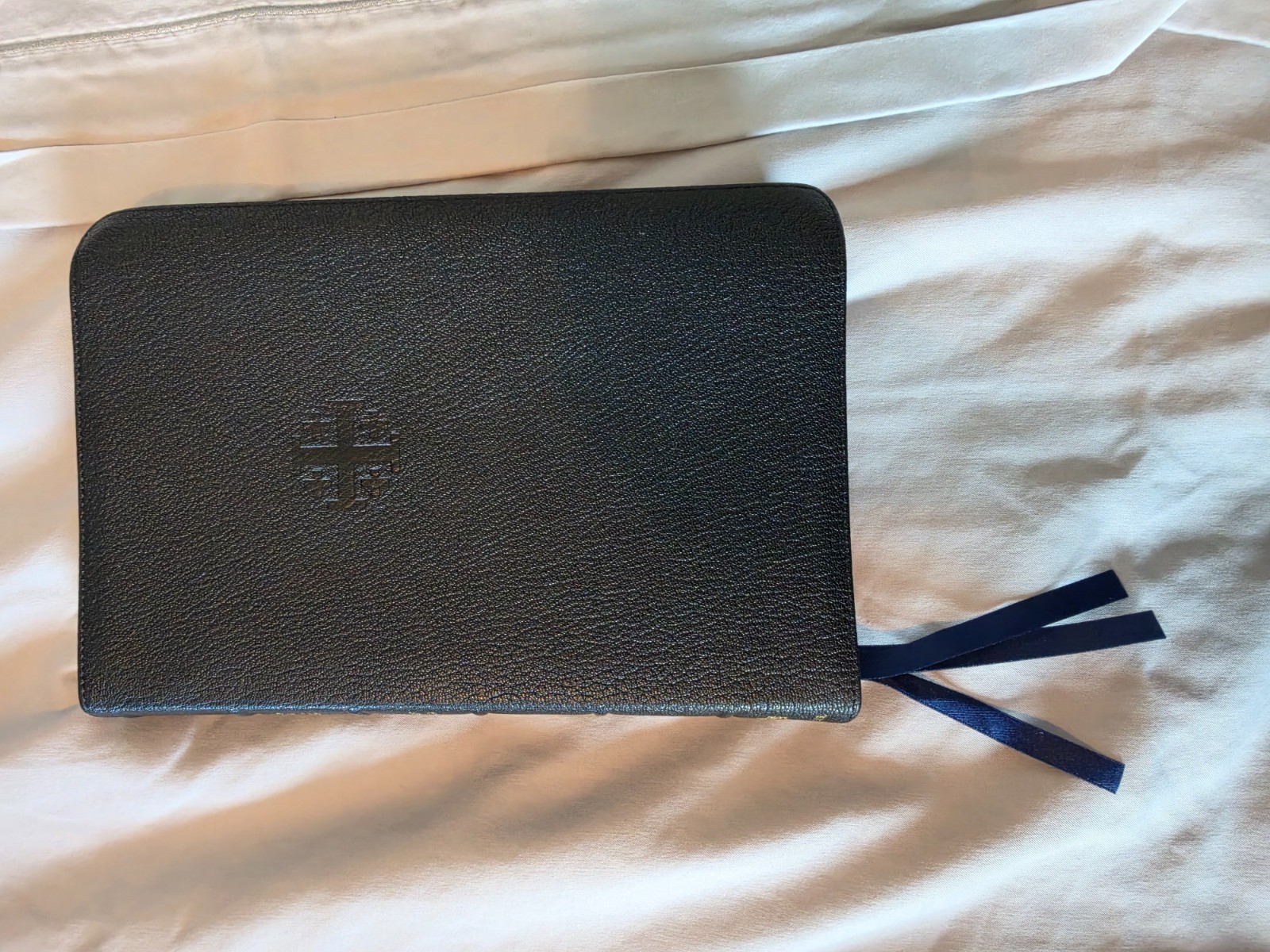 Schuyler thineline quintel NASB (1995). Black Goatskin like new