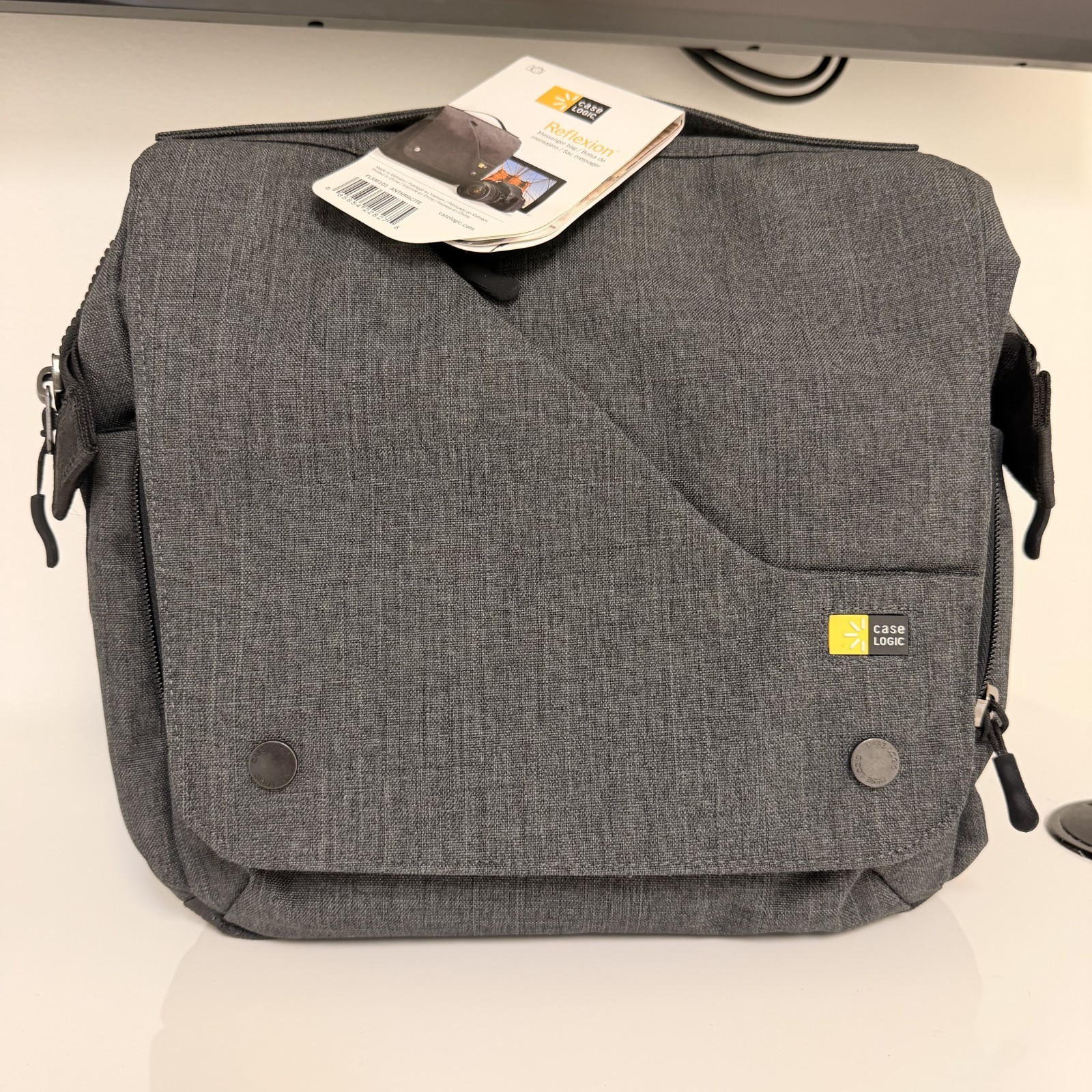 New Case Logic Reflexion Cross-Body Messenger Bag for DSLR Camera + iPad