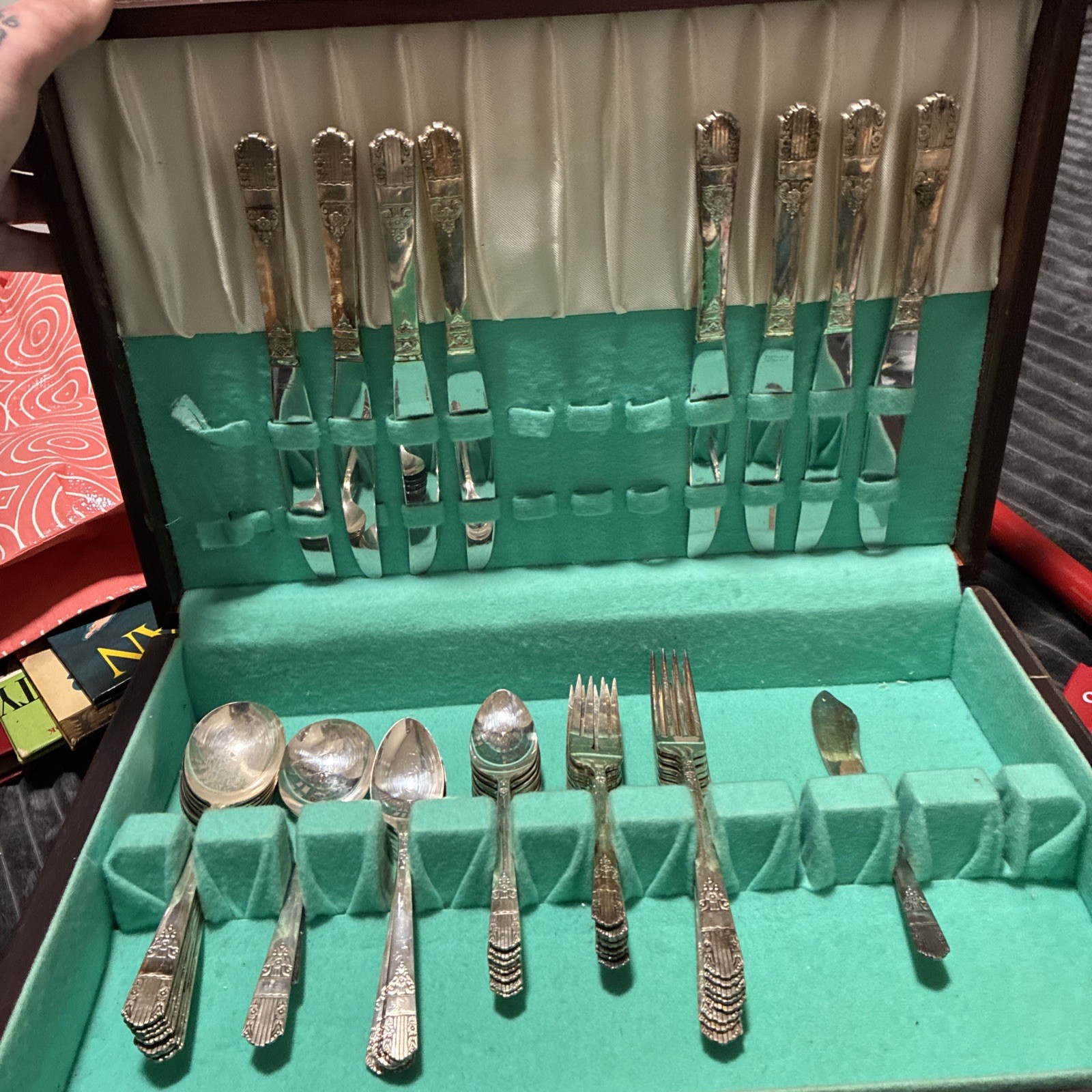 AUTHENTIC WM ROGERS SILVERPLATED 51 PIECE DINNER SET FLATWARE SILVERWARE w/ Case AUTHENTIC WM ROGERS SILVERPLATED 51 PIECE DINNER SET FLATWARE SILVERWARE w/ Case