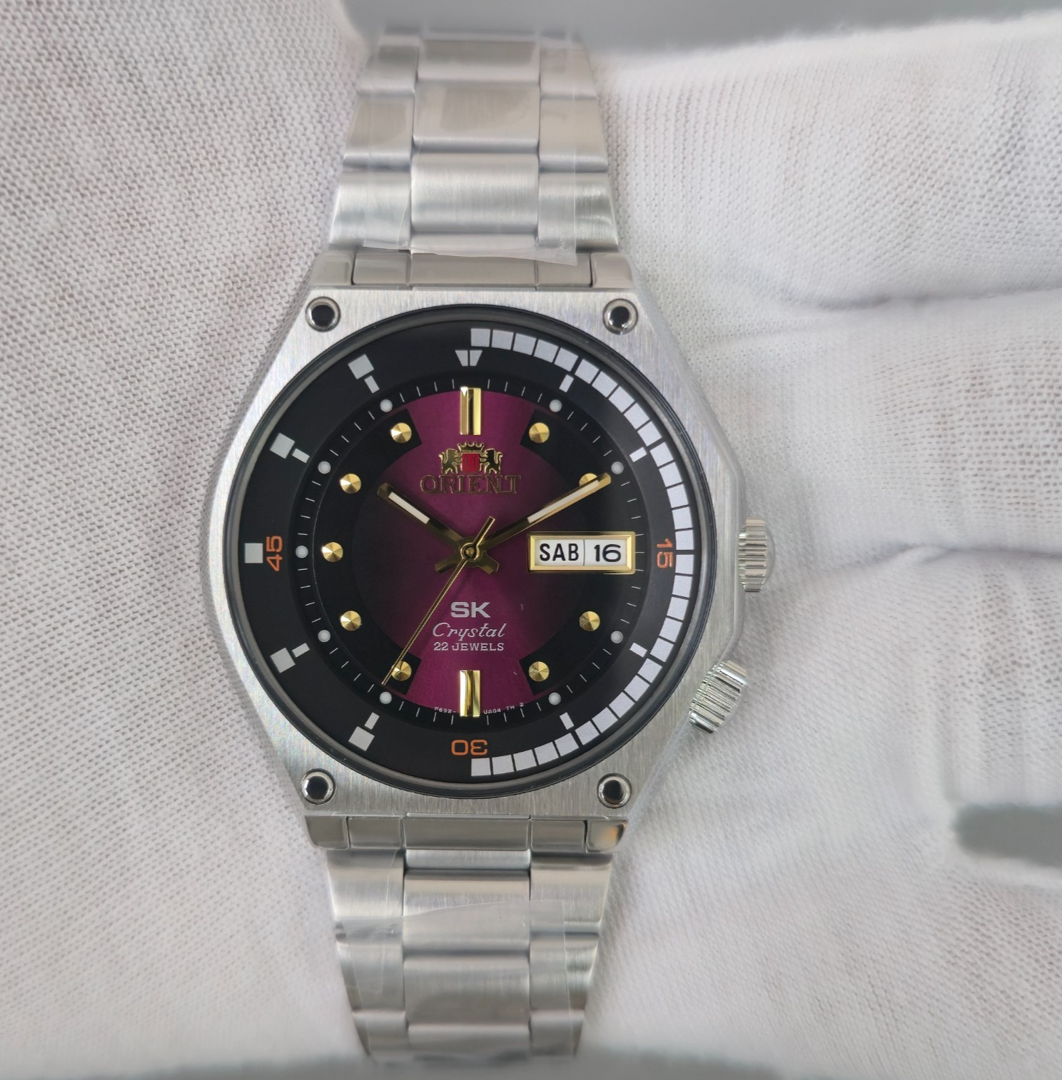 Orient Revival Neo 70’s RA-AA0B02R Automatic Red Dial 41.7 mm New Men’s Watch