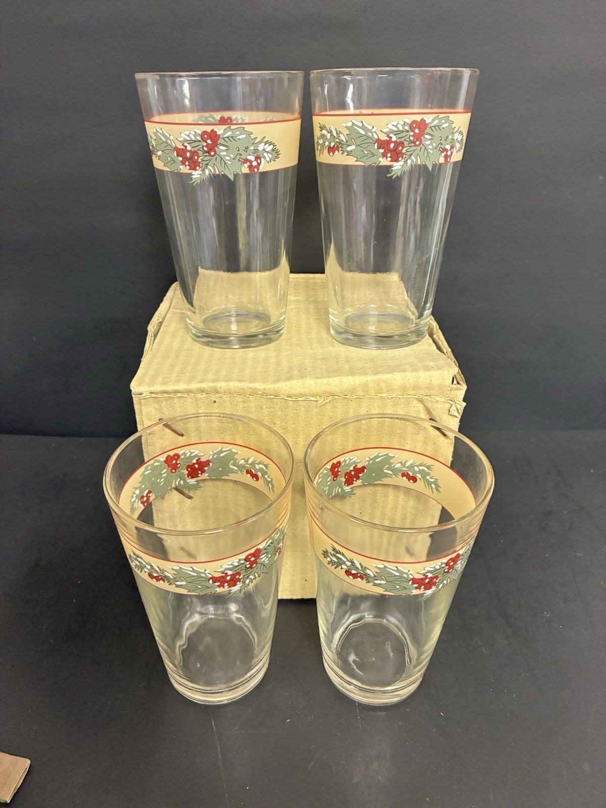 Gibson Christmas Dishes MERRY MISTLETOE Set of 4 Water Glasses 5.75” Tall RARE Gibson Christmas Dishes MERRY MISTLETOE Set of 4 Water Glasses 5.75” Tall RARE