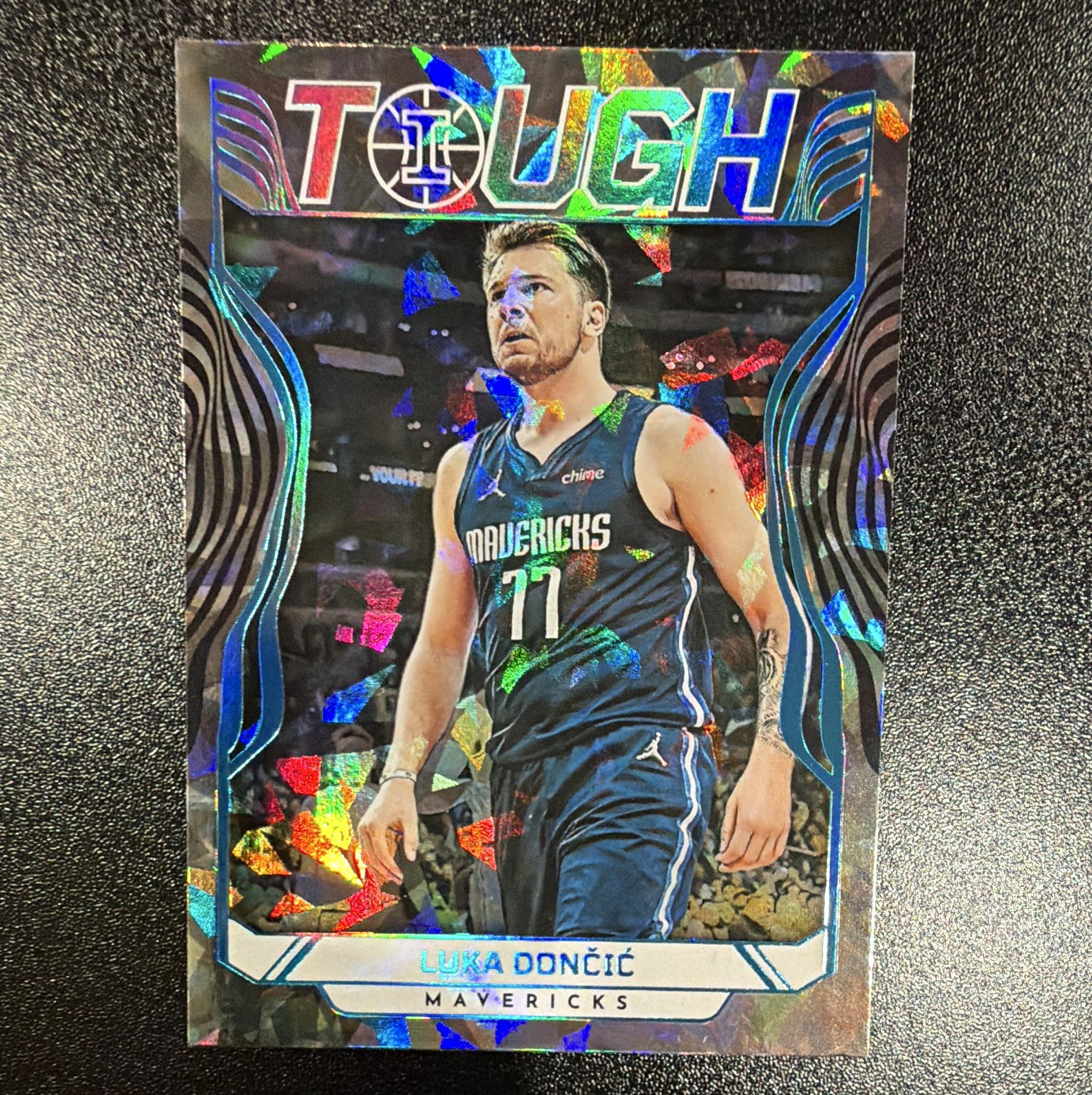 2021-22 Panini Illusions - Tough Luka Dončić #25 Dallas Mavericks Insert 2021-22 Panini Illusions - Tough Luka Dončić #25 Dallas Mavericks Insert