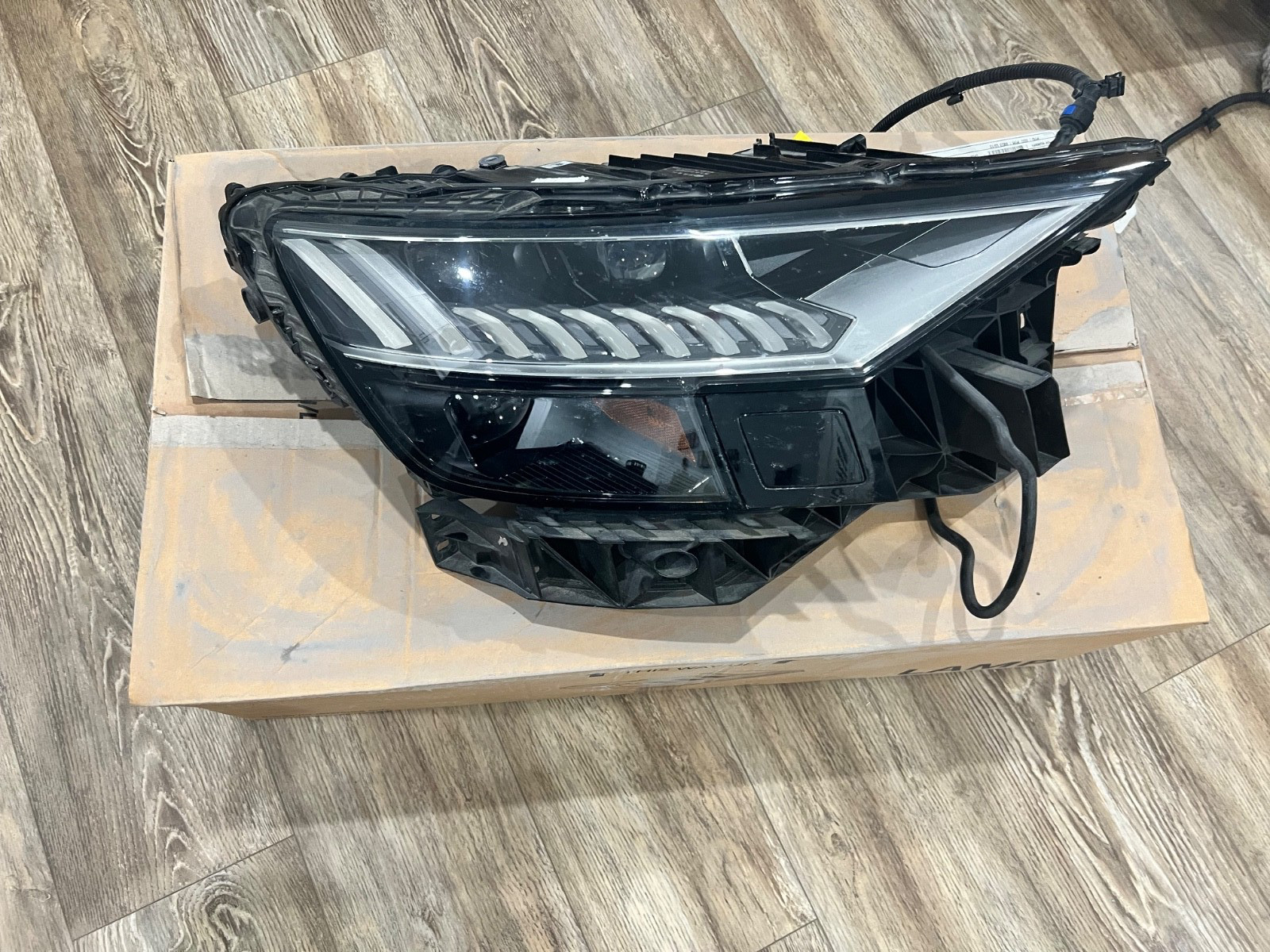 MINT 2019-2023 AUDI Q8 SQ8 RIGHT SIDE MATRIX HEADLIGHT COMPLETE OEM 4M8941036B