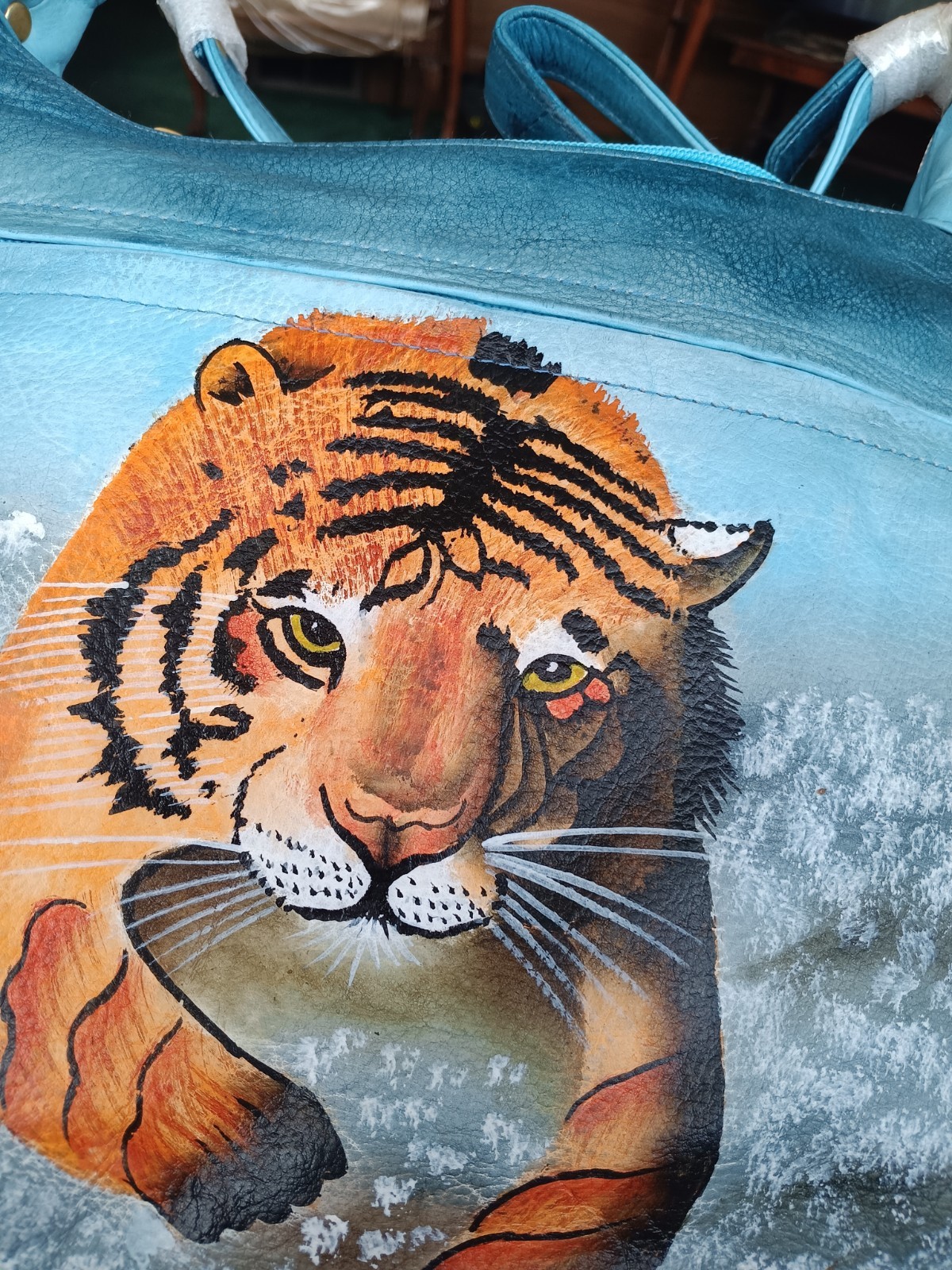 Magnifique All Leather Hand Painted Tiger Purse Magnifique All Leather Hand Painted Tiger Purse