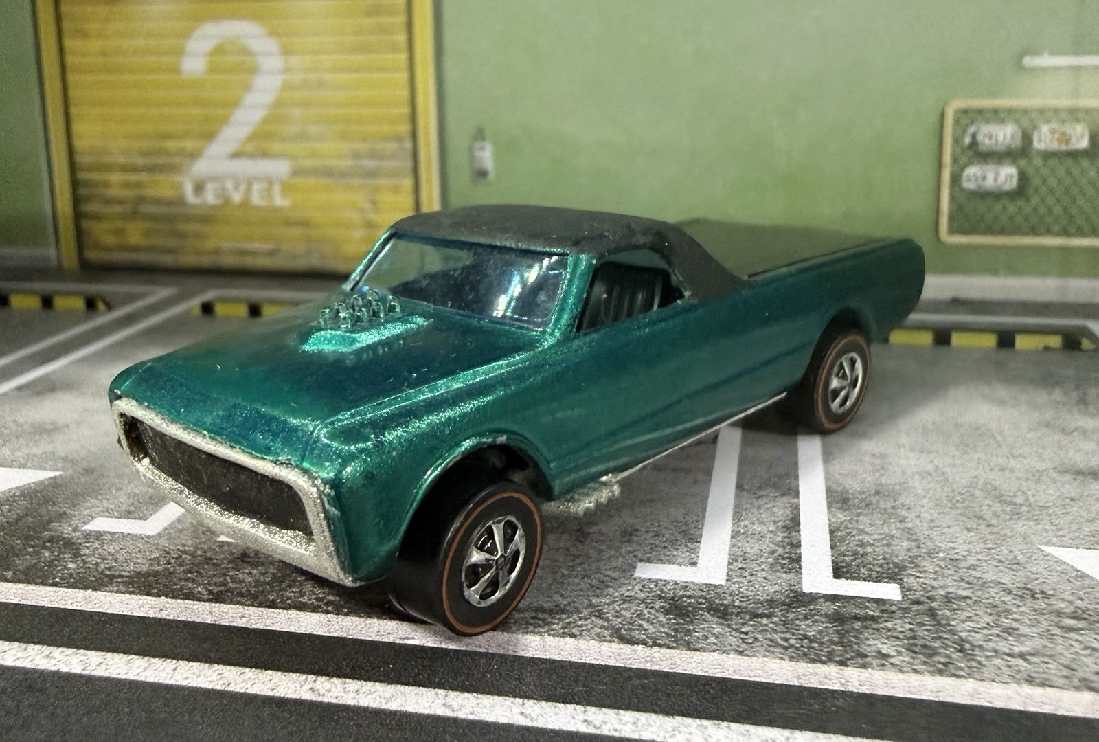 Hot Wheels Redline 1968 Original 16 Custom Fleetside Spectraflame Aqua, HK Made