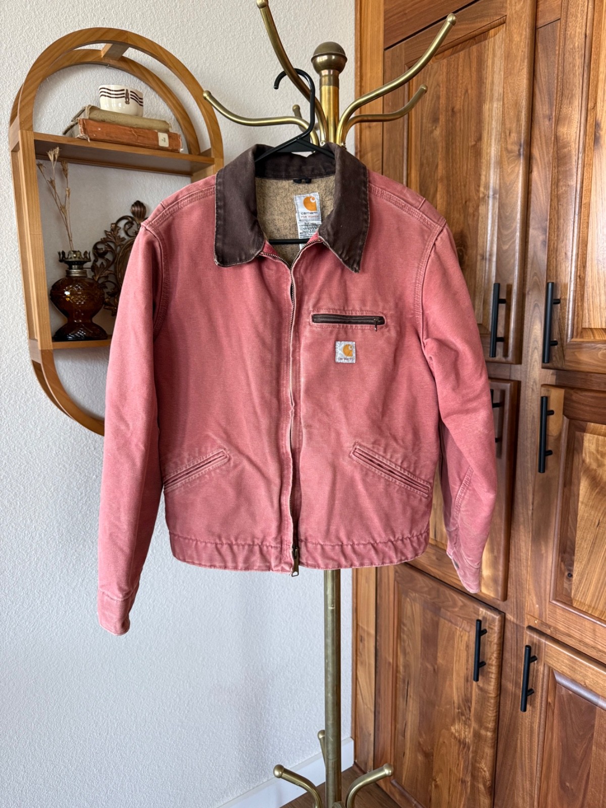 Carhartt WJ097 VRS Detroit Jacket Vintage, Vintage Rose, Size Medium Carhartt WJ097 VRS Detroit Jacket Vintage, Vintage Rose, Size Medium
