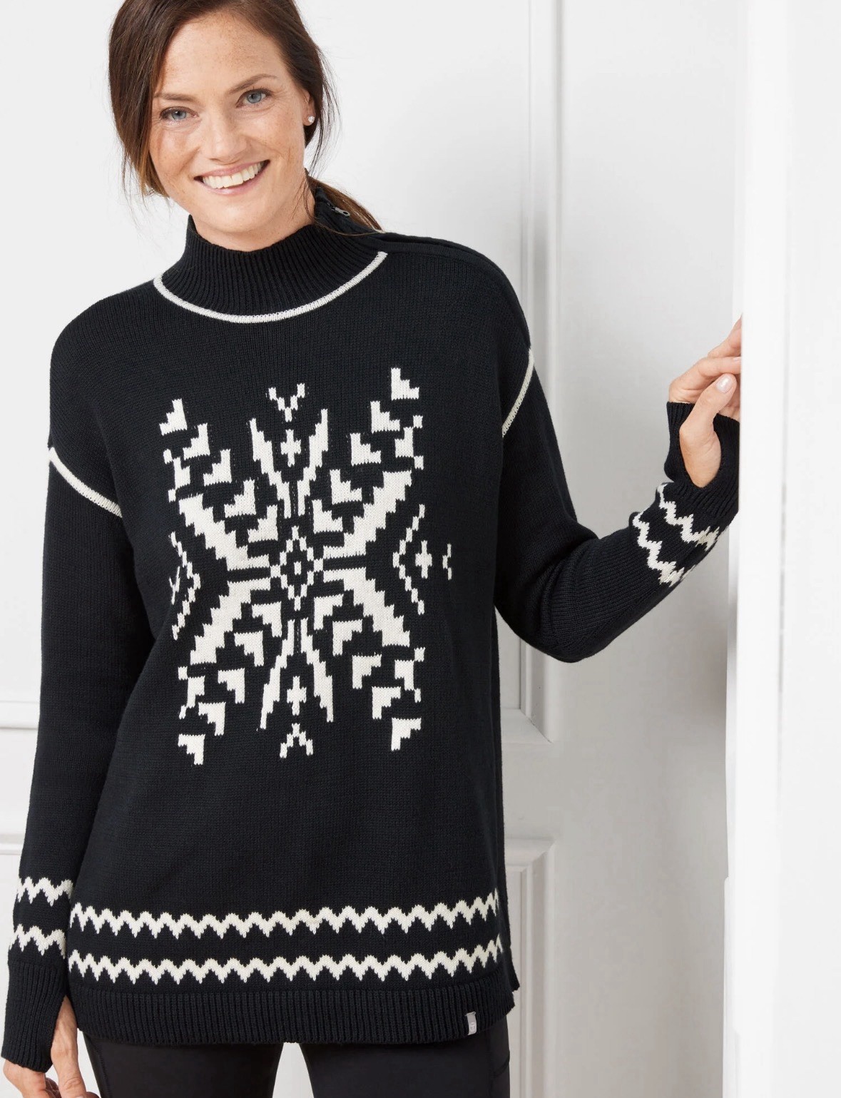 New NWT TALBOTS Size Medium Thermolite Snowflake Turtleneck Sweater Black Knit New NWT TALBOTS Size Medium Thermolite Snowflake Turtleneck Sweater Black Knit