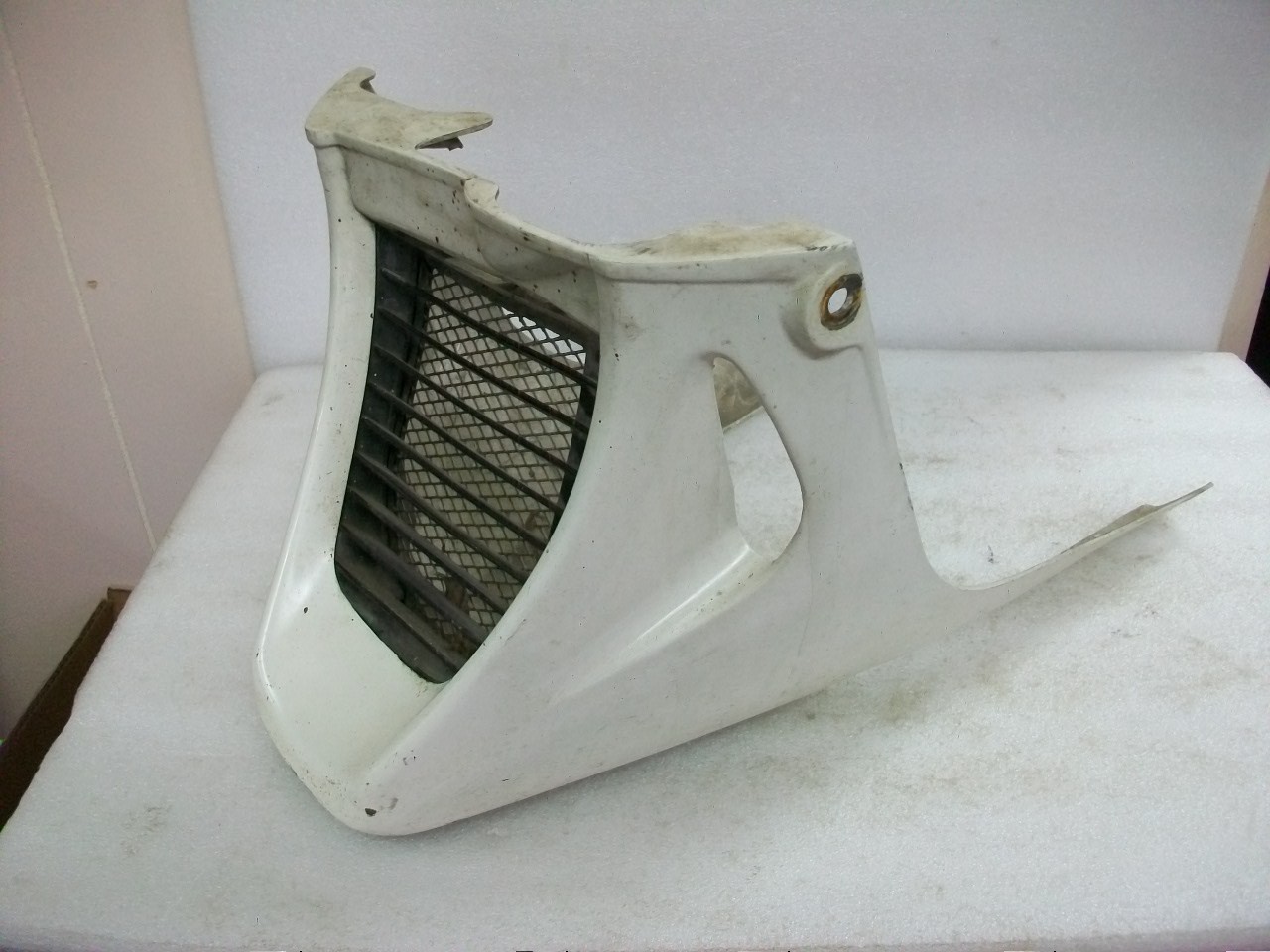 OEM 1983-1984 Honda VF 750 VF750F Interceptor Bugspoiler Bug 64240-MB2A-0200 OEM 1983-1984 Honda VF 750 VF750F Interceptor Bugspoiler Bug 64240-MB2A-0200