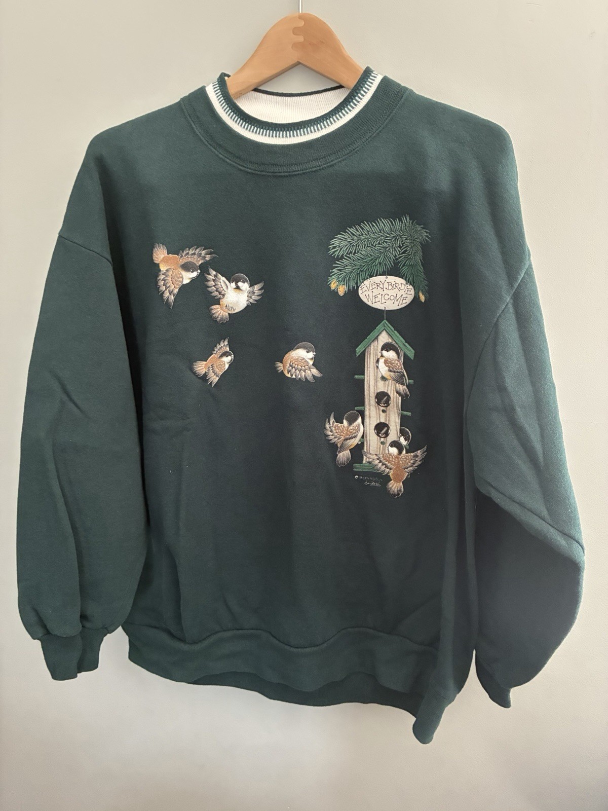 Vintage Morning Sun ‘Everybirdie Welcome’ Women’s Sweatshirt Vintage Morning Sun ‘Everybirdie Welcome’ Women’s Sweatshirt