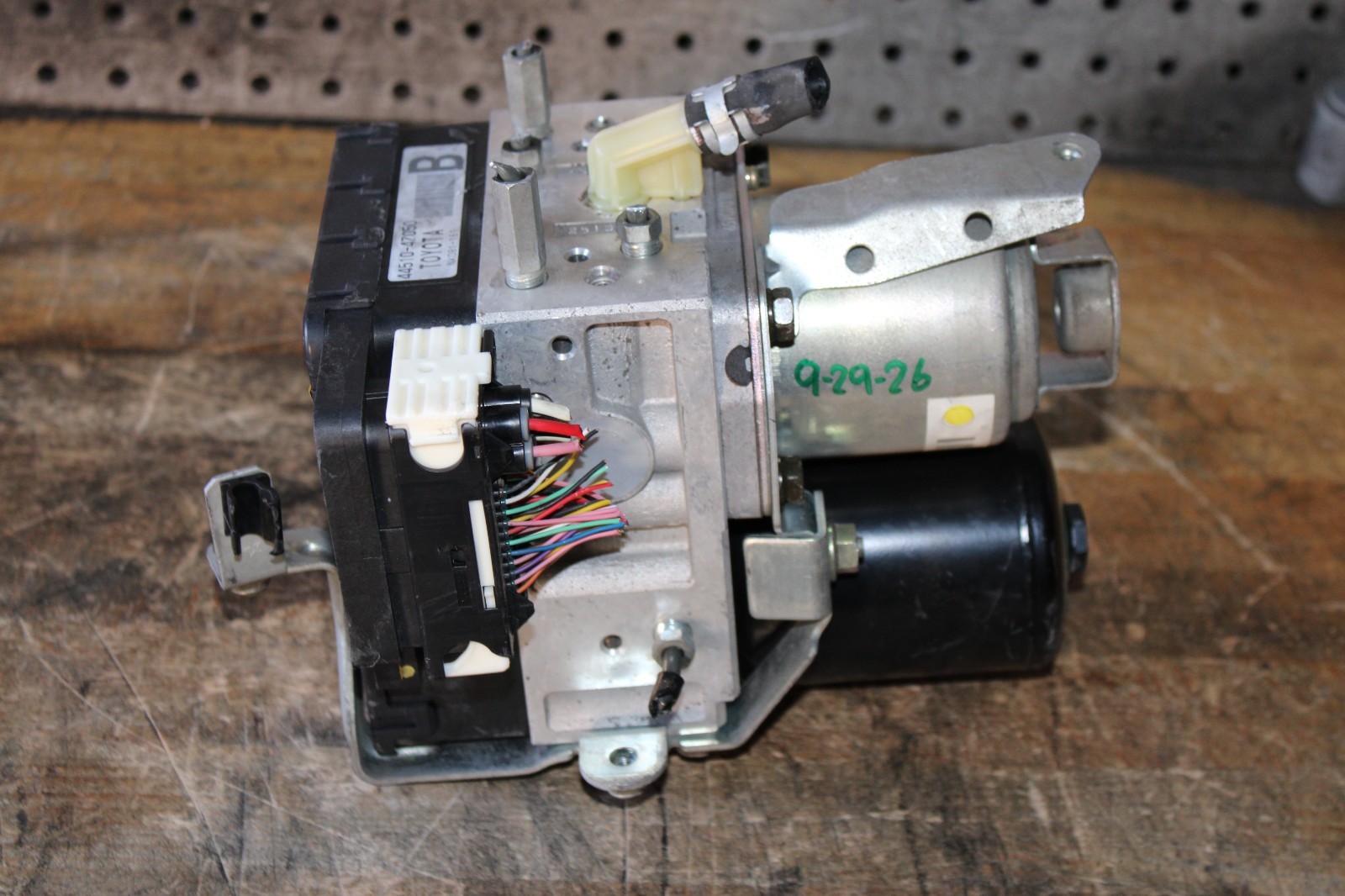 04-09 Toyota Prius Hybrid ABS Brake Pump Hydraulic Anti-Lock Module System OEM