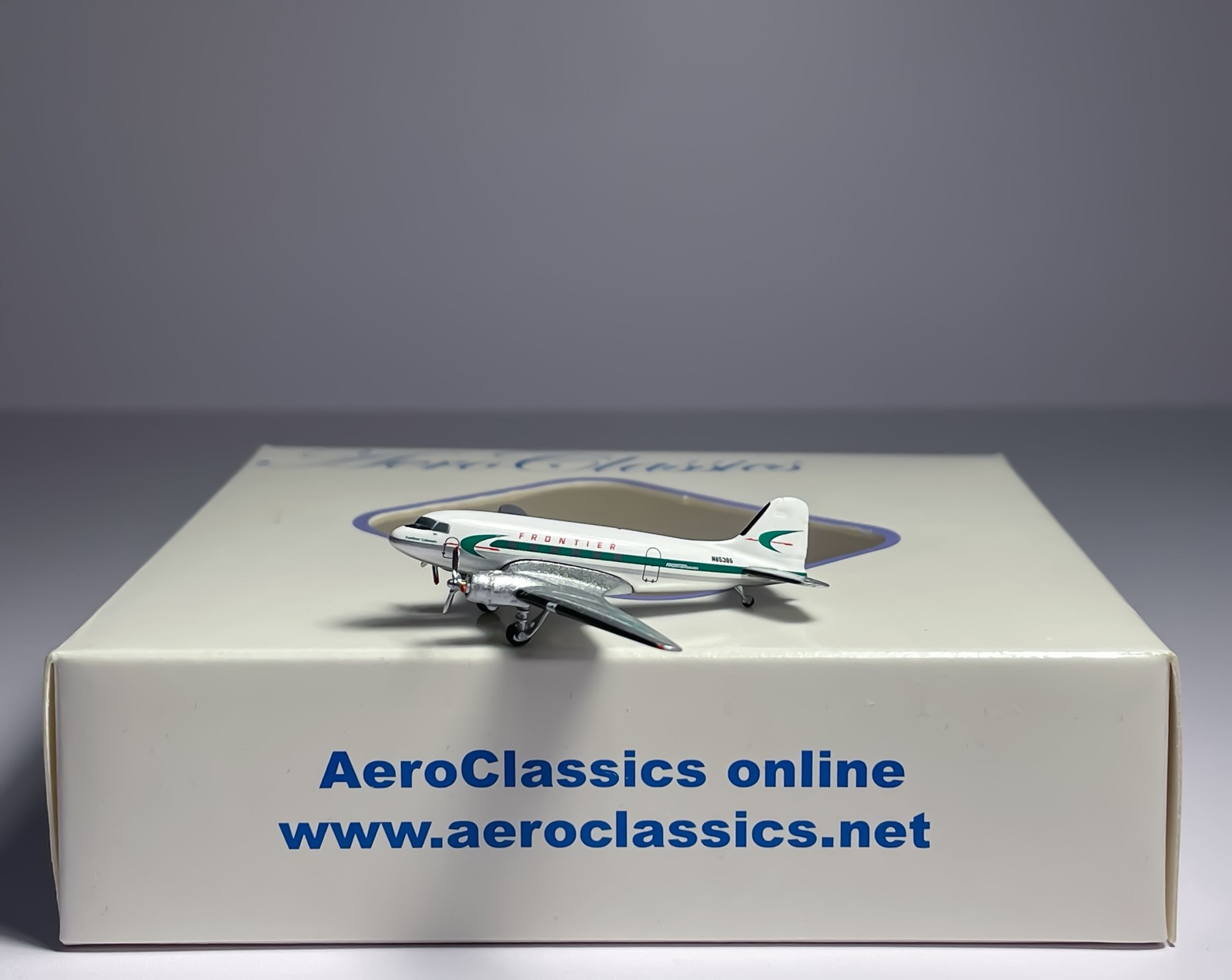 Frontier Airlines Douglas DC-3 (C-47 Skytrain) 1:400 Aeroclassics N65385 Frontier Airlines Douglas DC-3 (C-47 Skytrain) 1:400 Aeroclassics N65385