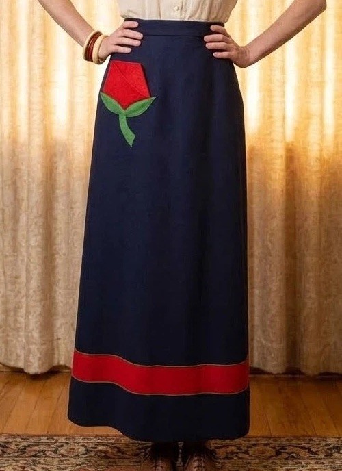 Vintage 1970\'s Felt Skirt Size XS Long Maxi Navy Blue Red Rose The Clique Vintage 1970\'s Felt Skirt Size XS Long Maxi Navy Blue Red Rose The Clique