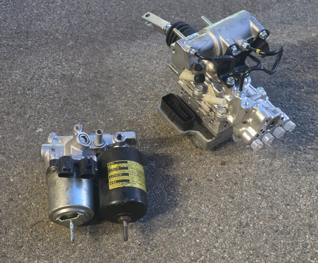 10-15 TOYOTA/LEXUS ABS PUMP UNIT LEXUS NX300 # 47210-78120 # 47270-47030 SET