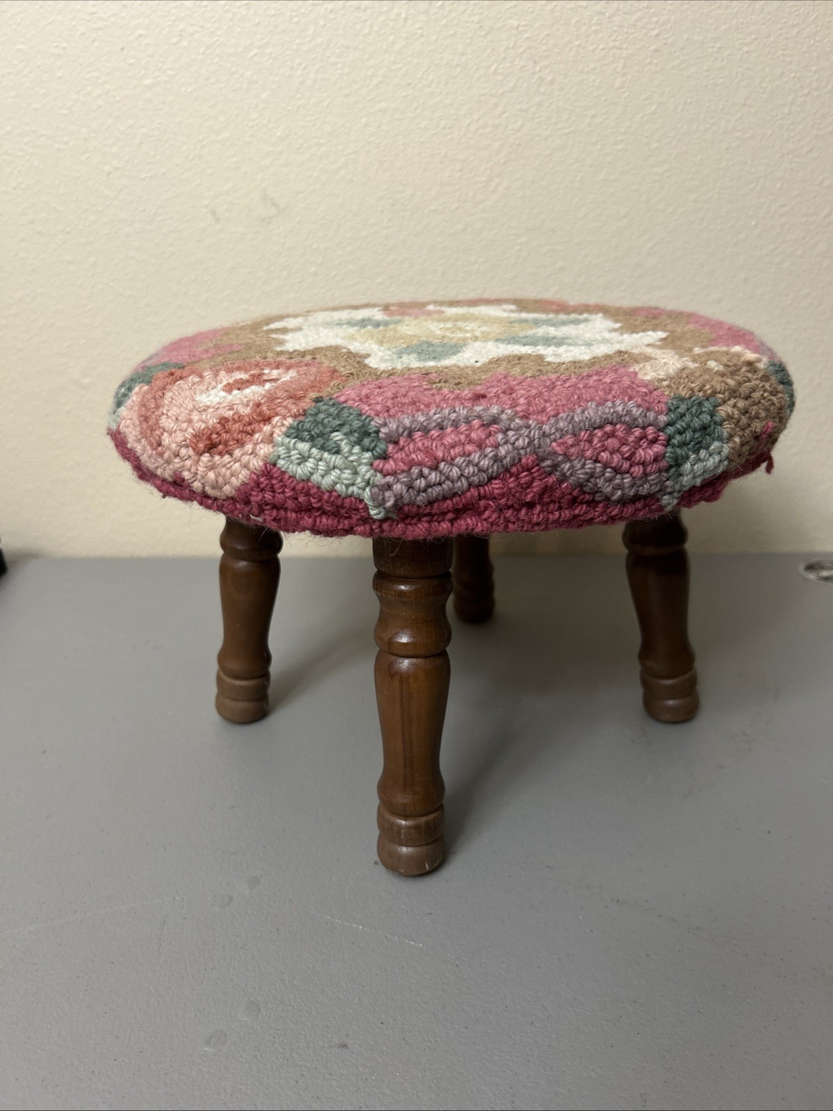 Vintage Hook Rug Covered Foot Stool Ottoman Floral Cottage Grandma 4 Legs 13x8.5
