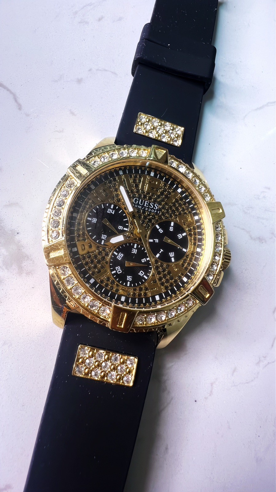 Guess unisex watch W1132G1 Frontier Gold Crystal Black Silicon Strap NEW Guess unisex watch W1132G1 Frontier Gold Crystal Black Silicon Strap NEW