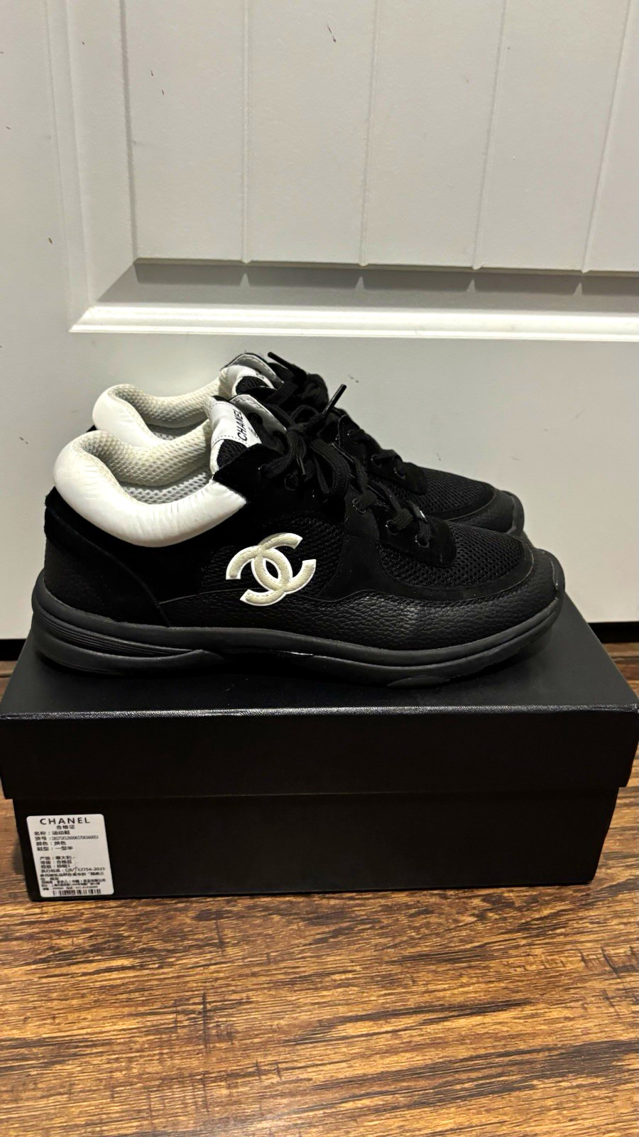 CHANEL Unisex Black/White Low Top Lace Up Athletic Sneakers G37488 Size 10 CHANEL Unisex Black/White Low Top Lace Up Athletic Sneakers G37488 Size 10
