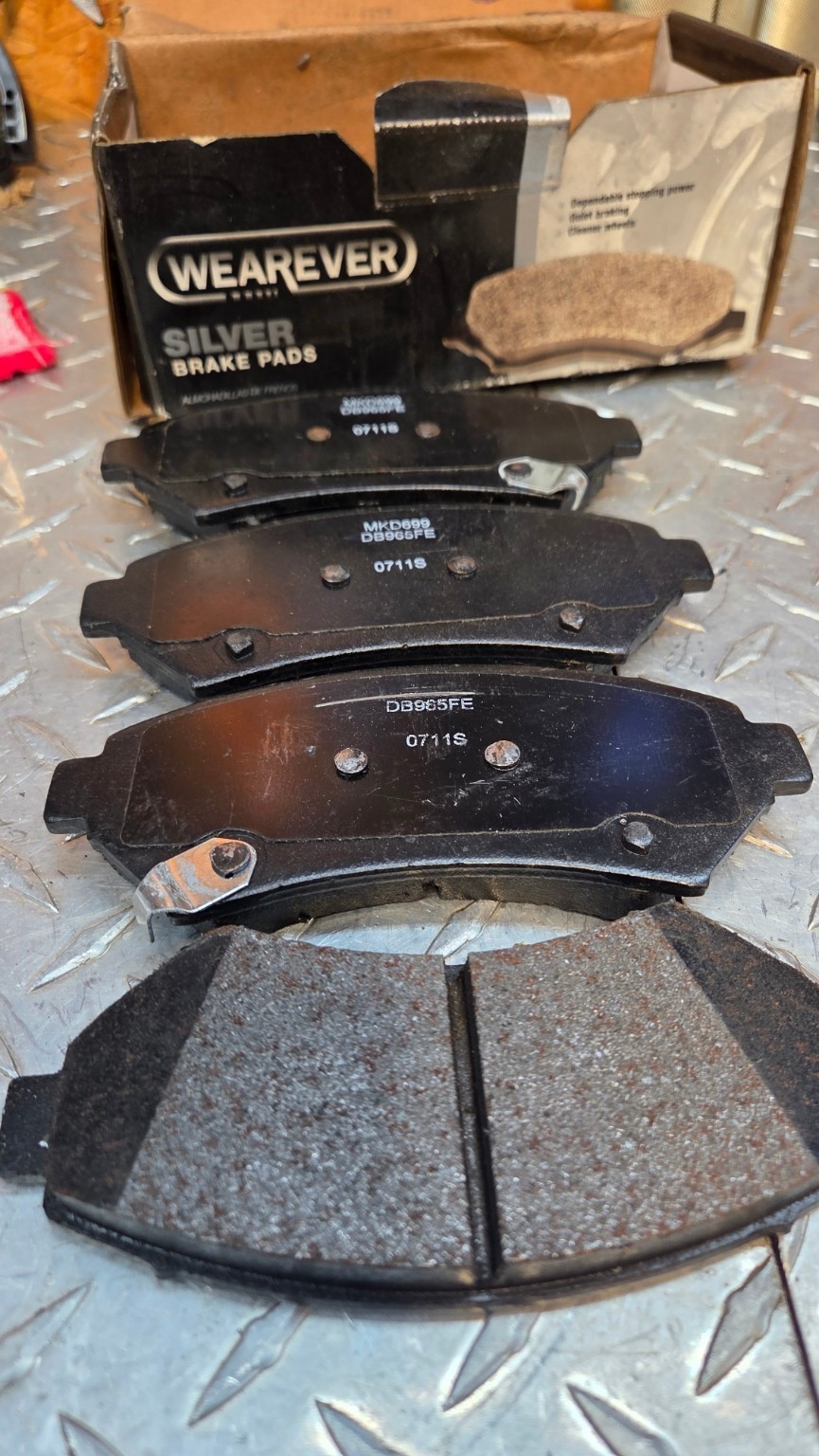WearEver Silver MKD699 D699 Front Brake Pads Buick Chevrolet Pontiac GM NOS