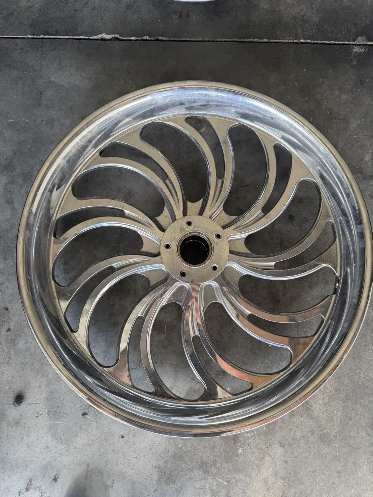 Harley Touring Chrome Front Wheel 21in Used 21x3.5 09+ 2009 + Harley Touring Chrome Front Wheel 21in Used 21x3.5 09+ 2009 +