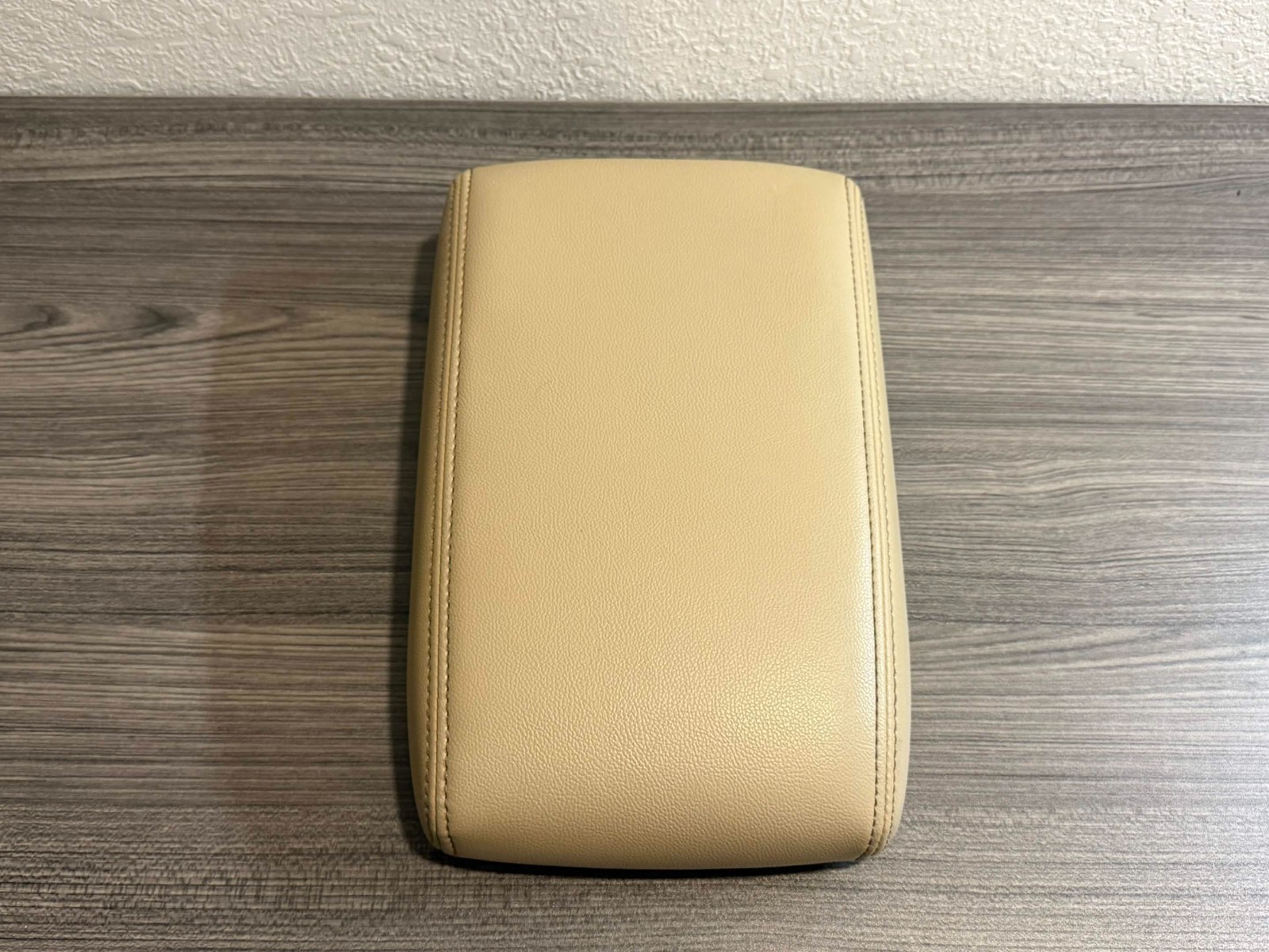 2008-2013 Toyota Highlander Center Console Tan Leather Armrest Top Lid OEM