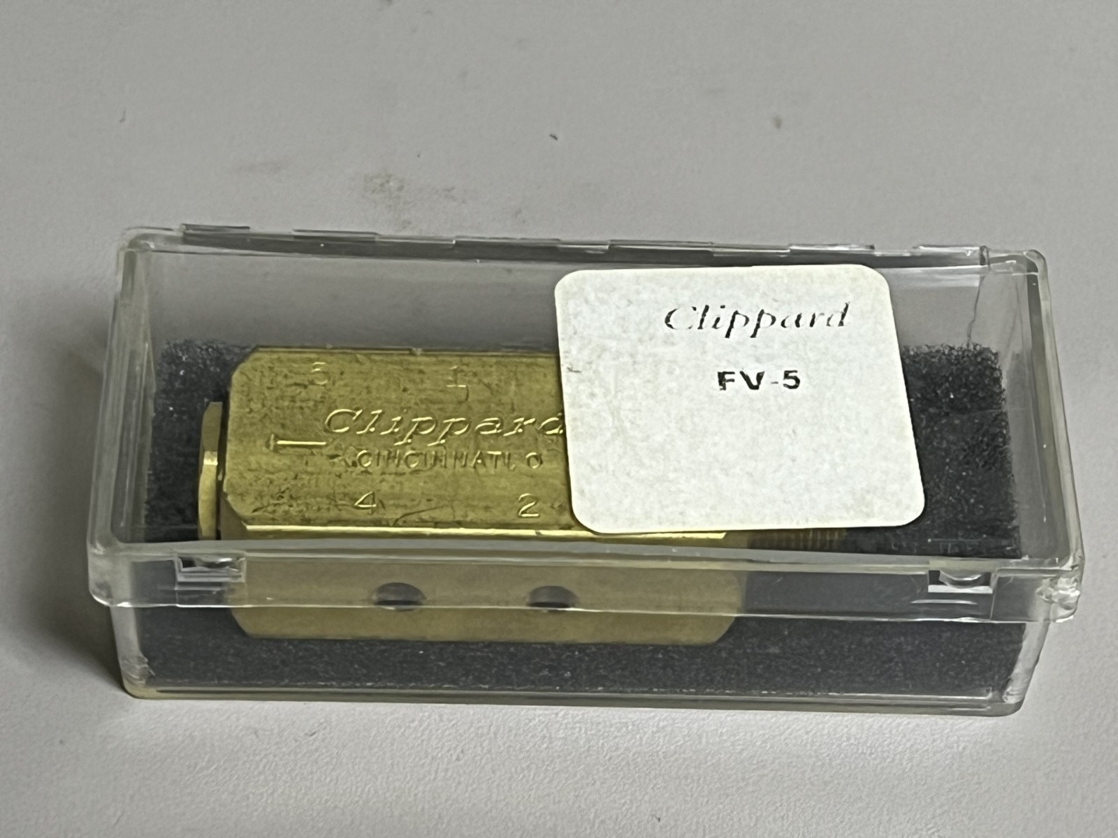 Lot of 5. CLIPPARD FV-5 4-WAY, SPOOL VALVE, SPRING RETURN Lot of 5. CLIPPARD FV-5 4-WAY, SPOOL VALVE, SPRING RETURN