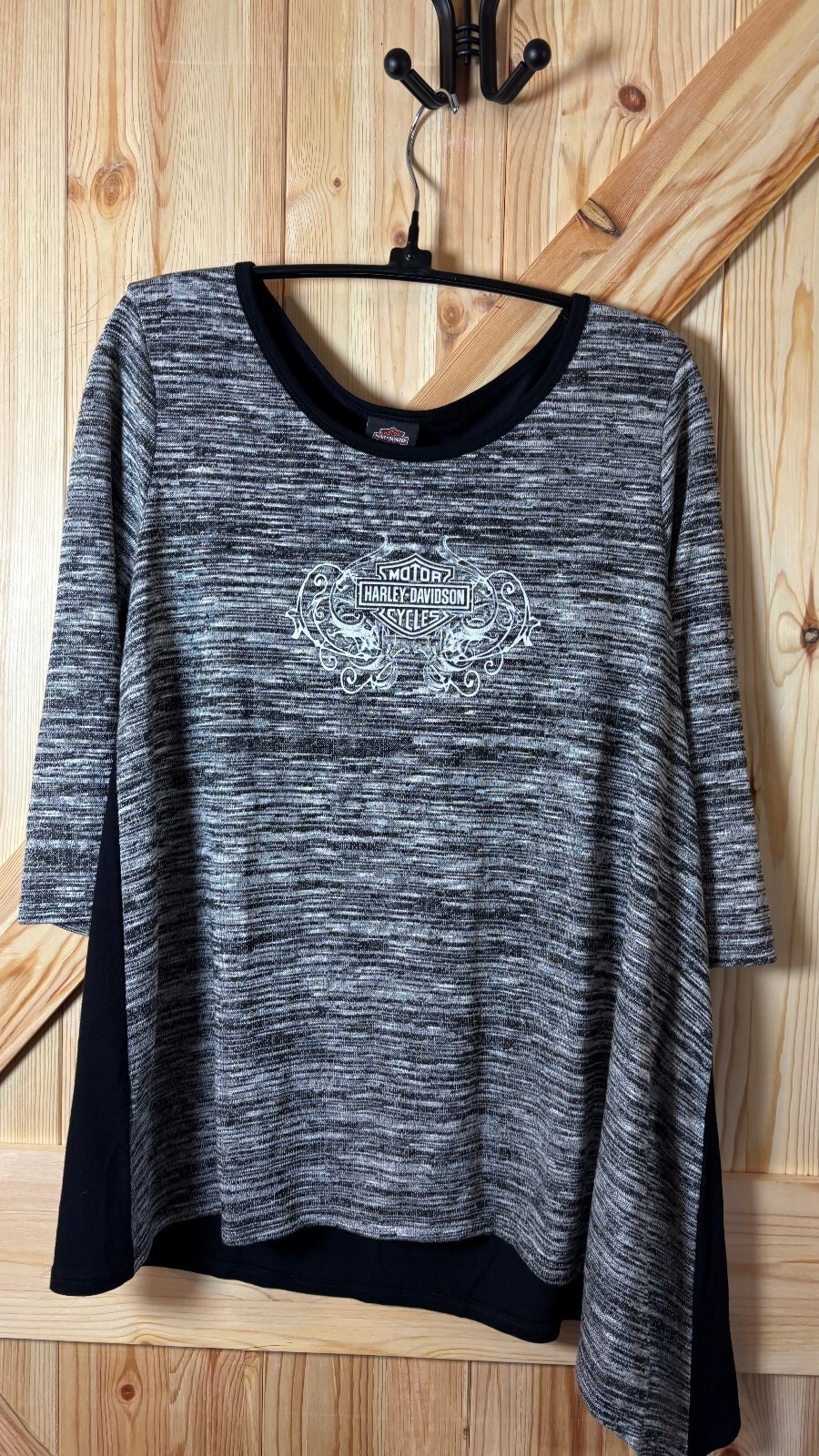 Harley-Davidson Women\'s Gray and Black 3/4 Sleeve Tunic Top with Logo