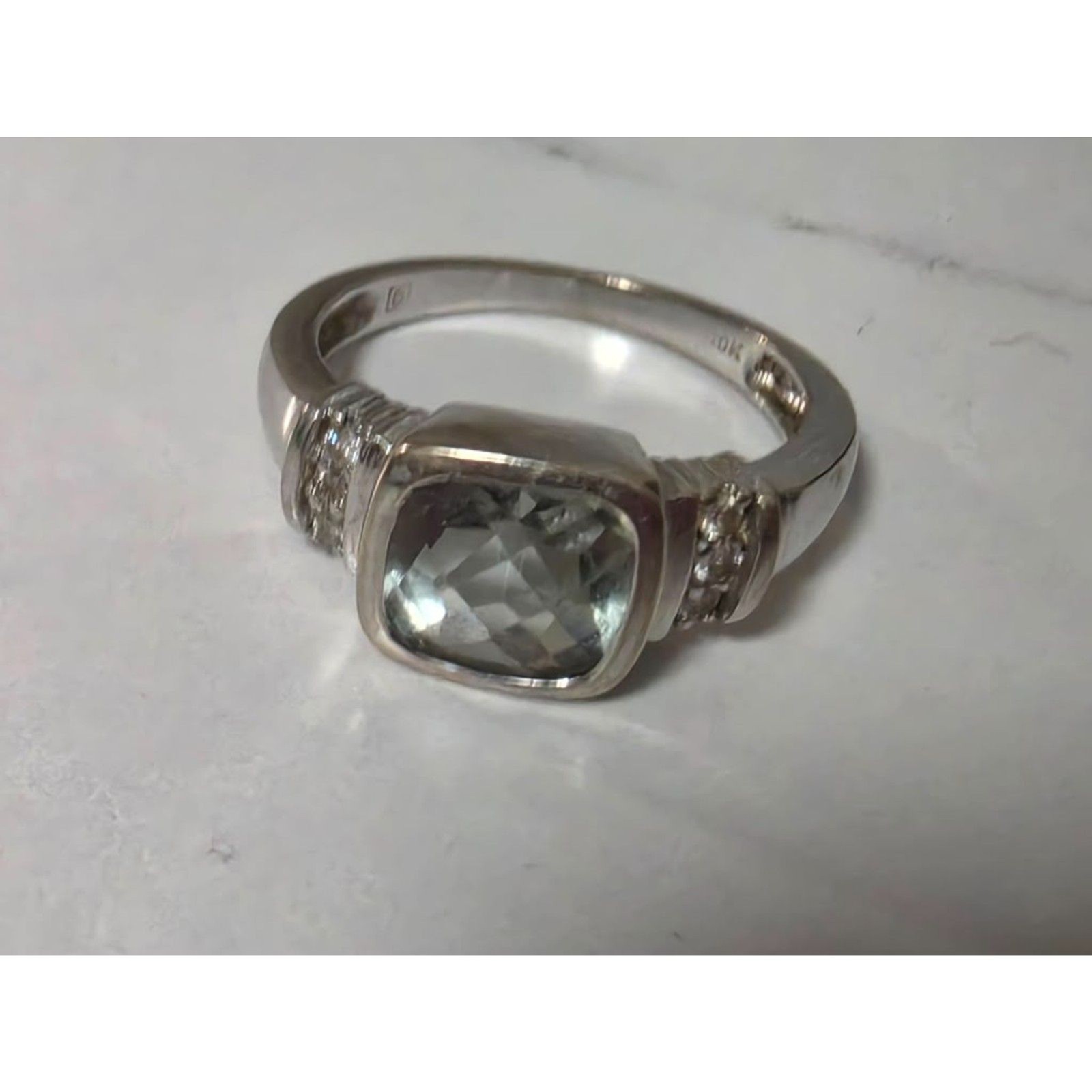 10k white gold ring Black Velvet Box 10k white gold ring Black Velvet Box