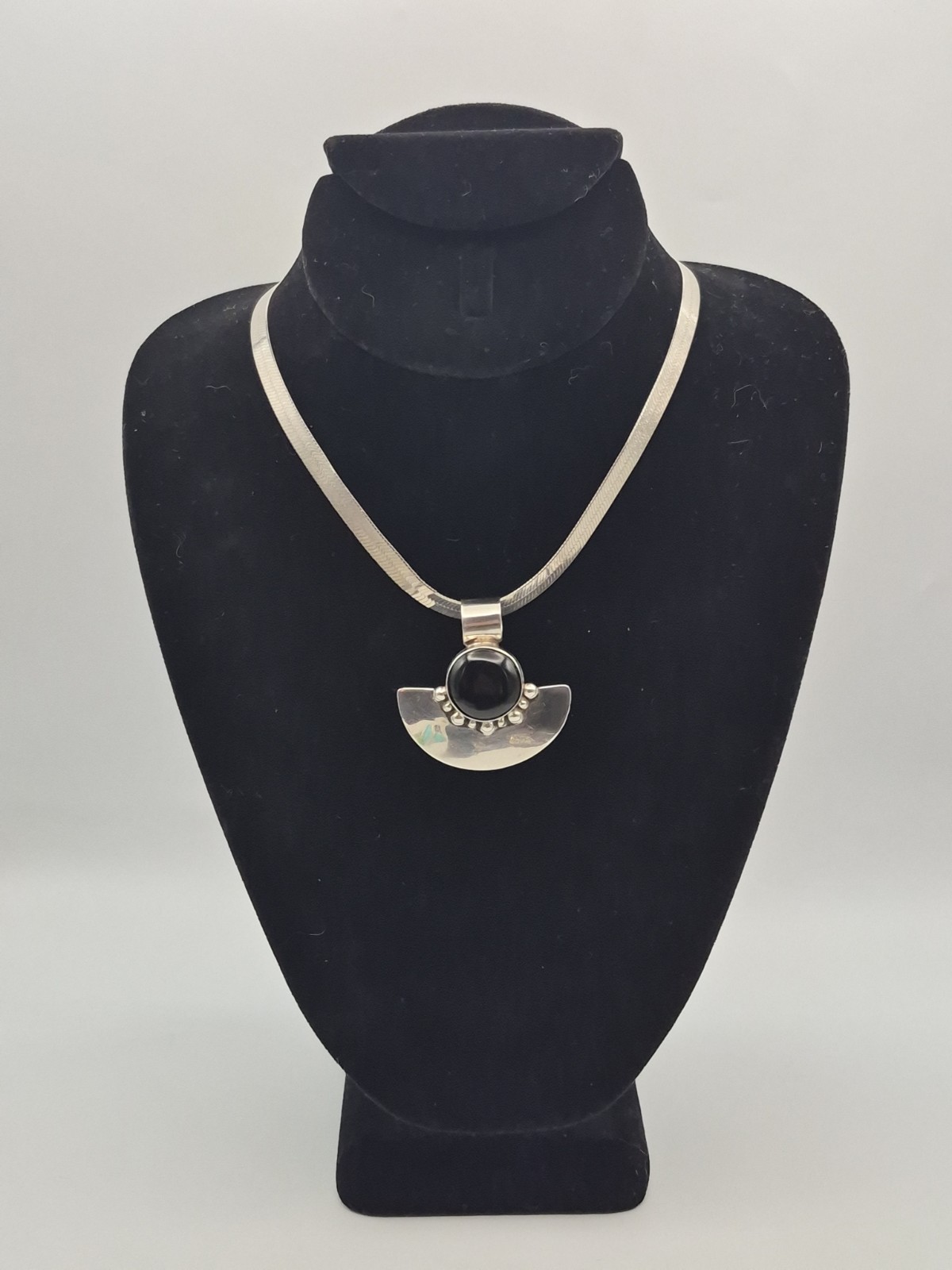 Vintage Mexico Silver Onyx Pendant And Italy Silver Herringbone Necklace 18\