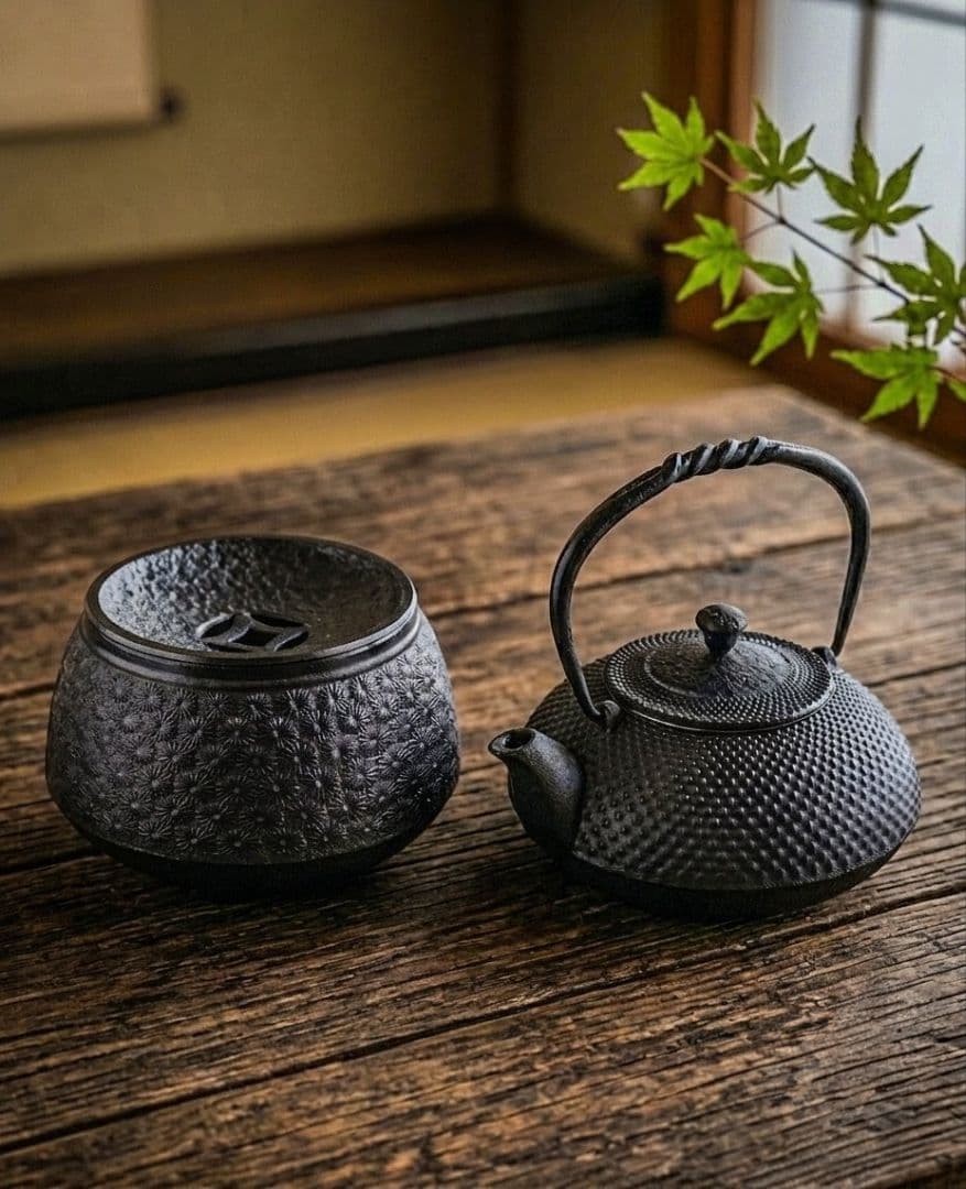 Oitomi Nanbu Tekki Kyusu Teapot & Tea Strainer Set Authentic Rare Item Oitomi Nanbu Tekki Kyusu Teapot & Tea Strainer Set Authentic Rare Item
