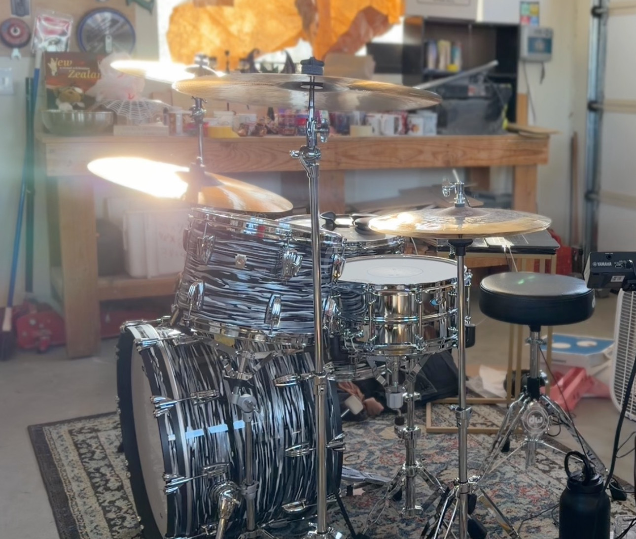 Ludwig Classic Maple Fab 3 Kit (EXCELLENT CONDITION) Black Oyster (with snare) Ludwig Classic Maple Fab 3 Kit (EXCELLENT CONDITION) Black Oyster (with snare)