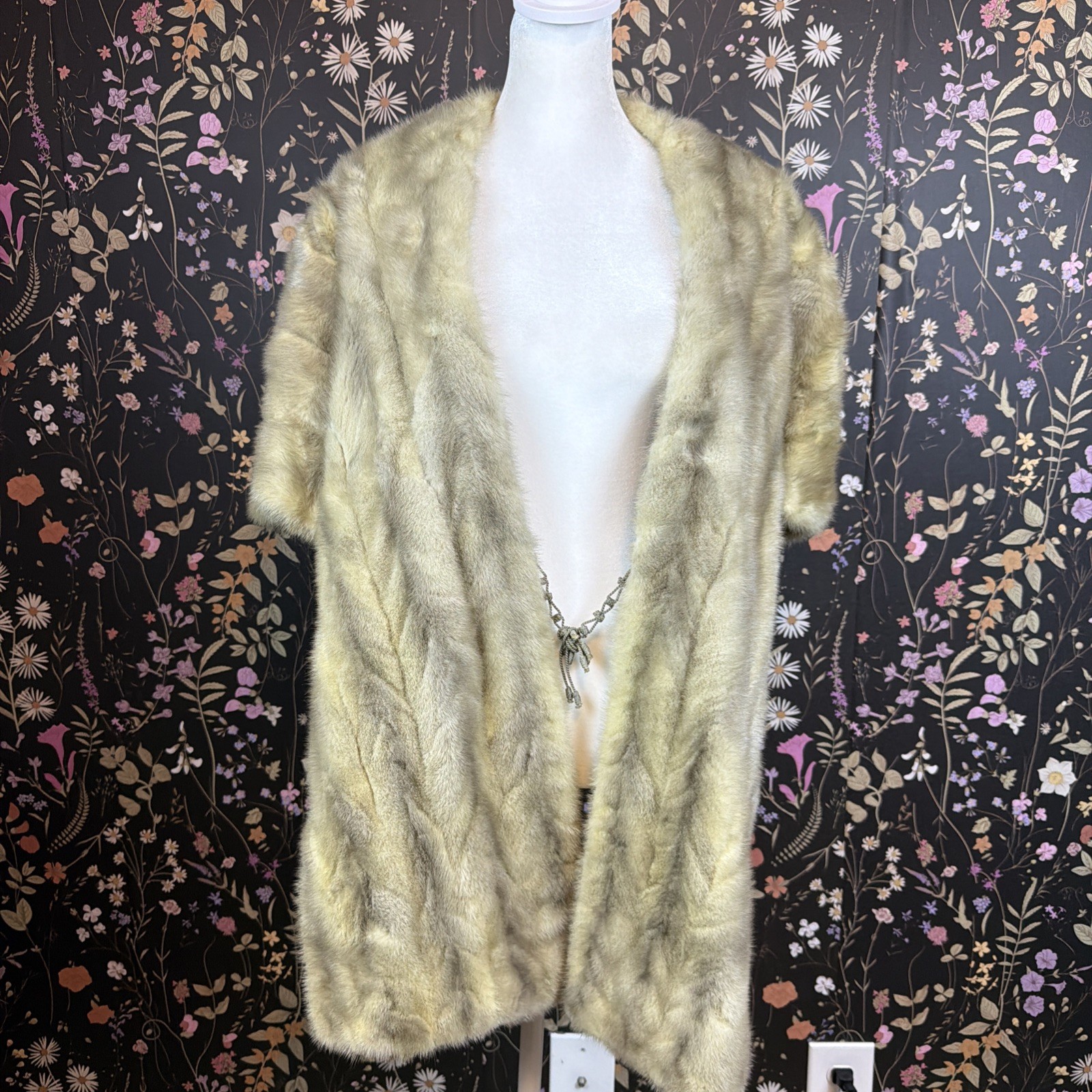 Elba Sapphire Mink Fur Stole Wrap Shawl Vintage Genuine Silver Blue Elba Sapphire Mink Fur Stole Wrap Shawl Vintage Genuine Silver Blue