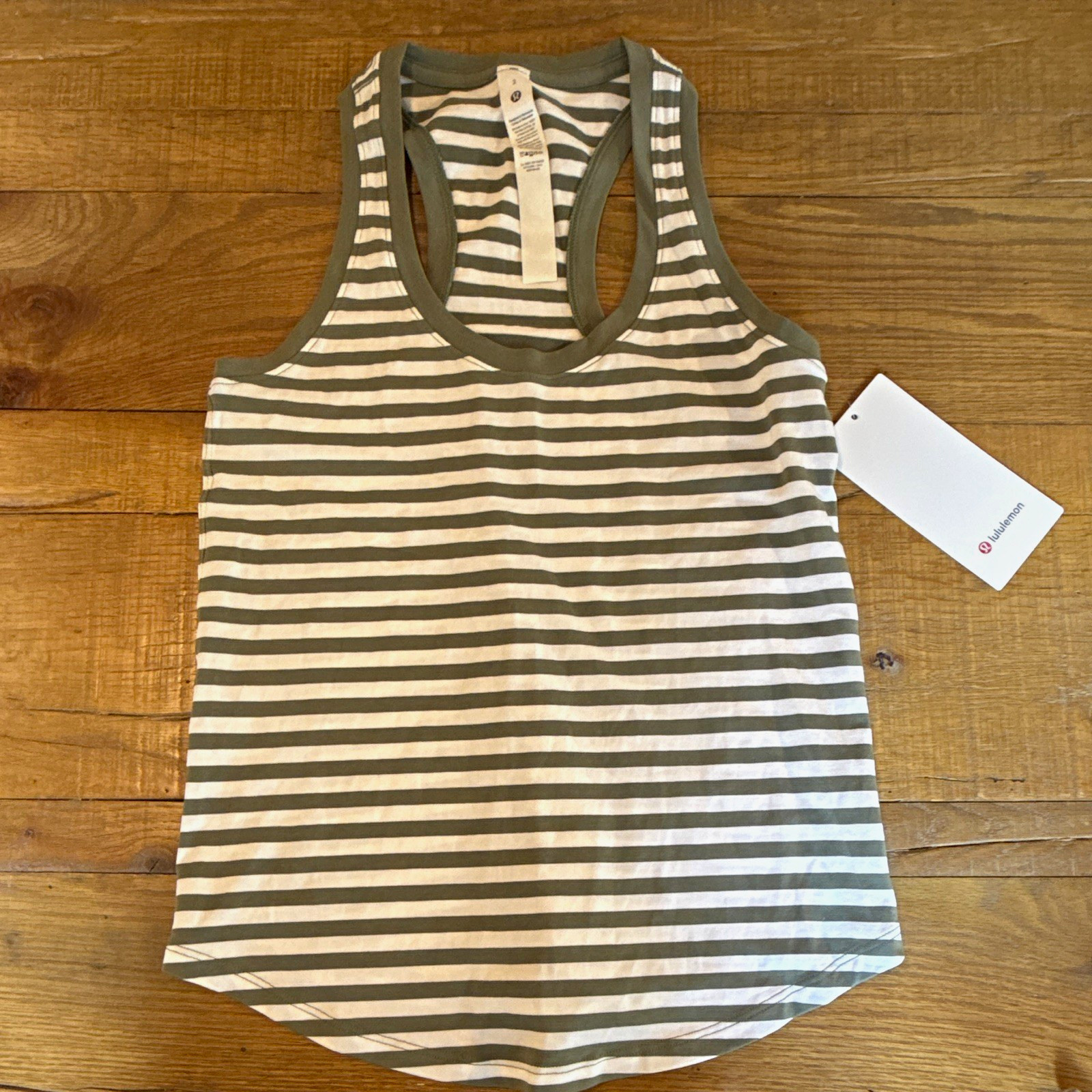 lululemon Love Tank Women\'s 2 Green/White Striped Scoop Neck Racerback Stretch lululemon Love Tank Women\'s 2 Green/White Striped Scoop Neck Racerback Stretch