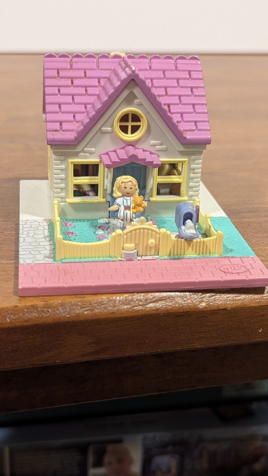 Polly Pocket Vintage 1993 Bluebird Toys Cozy Cottage w/ 1 Figure