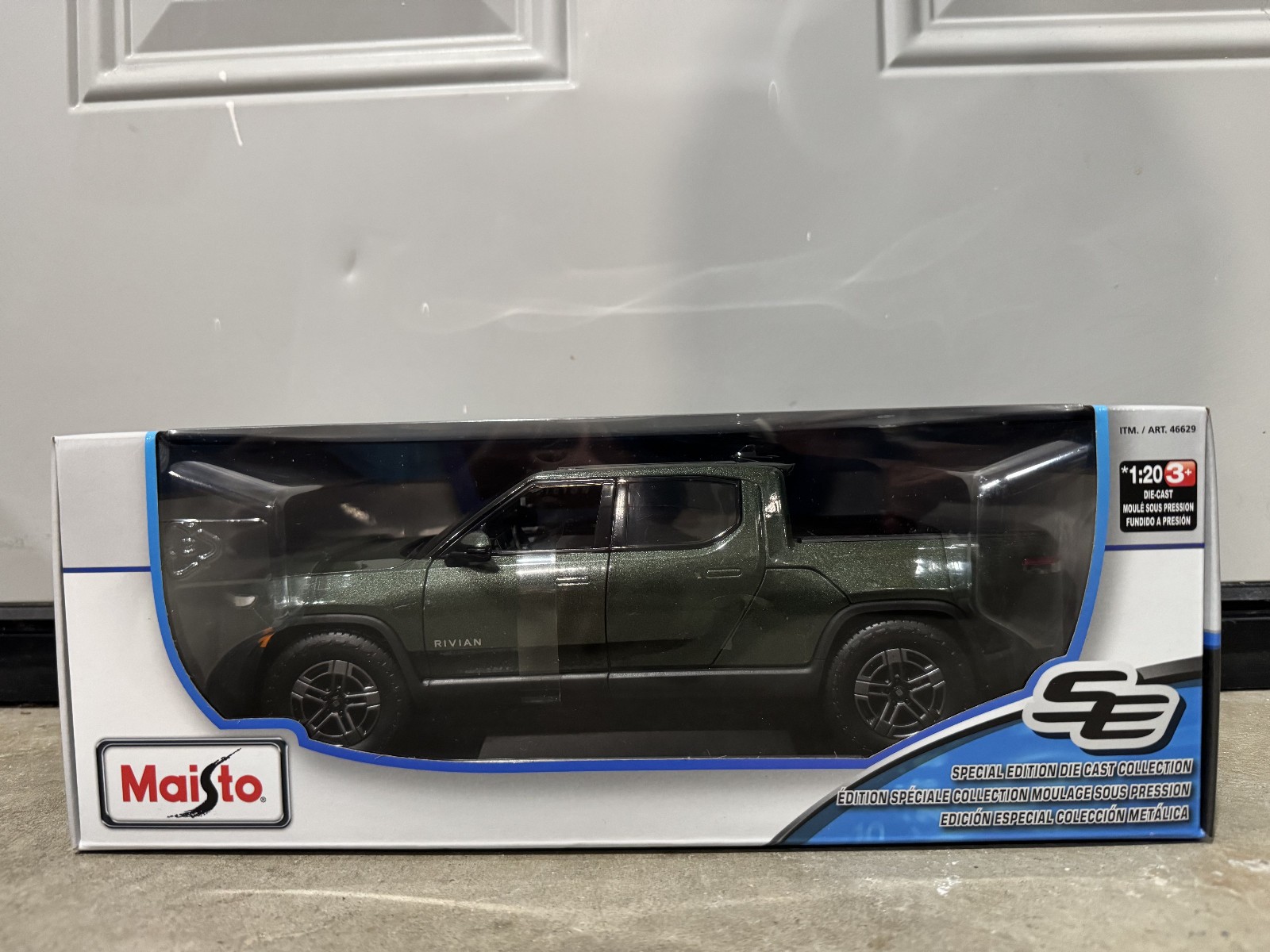 Maisto 1:18 Diecast Special Edition Rivian R1T Green NEW IN BOX Diecast metal Maisto 1:18 Diecast Special Edition Rivian R1T Green NEW IN BOX Diecast metal