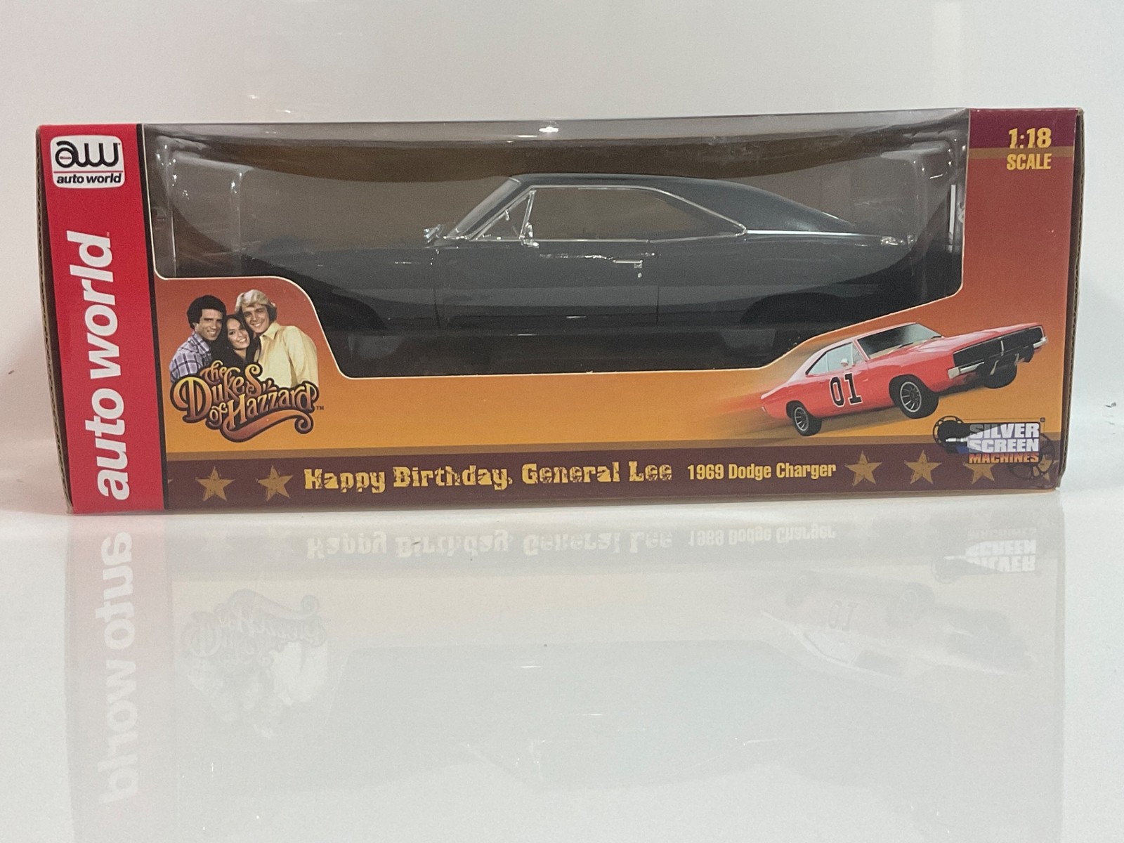 1/18 AUTO WORLD “HAPPY BIRTHDAY, GENERAL LEE” DUKES OF HAZZARD SILVER SCREEN