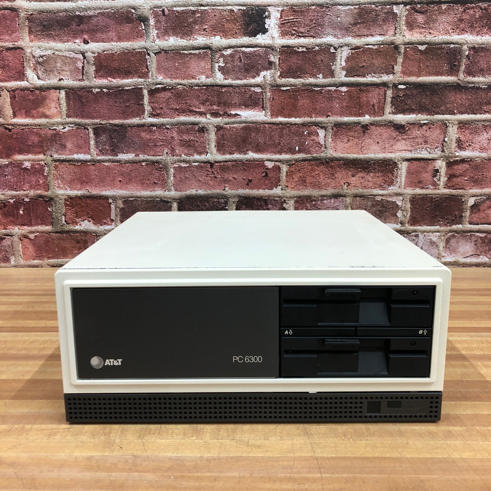 Vintage AT&T PC 6300 CPU 2/E-B Olivetti M24 8086 MHz Retro Gaming PC (COMPLETE) Vintage AT&T PC 6300 CPU 2/E-B Olivetti M24 8086 MHz Retro Gaming PC (COMPLETE)