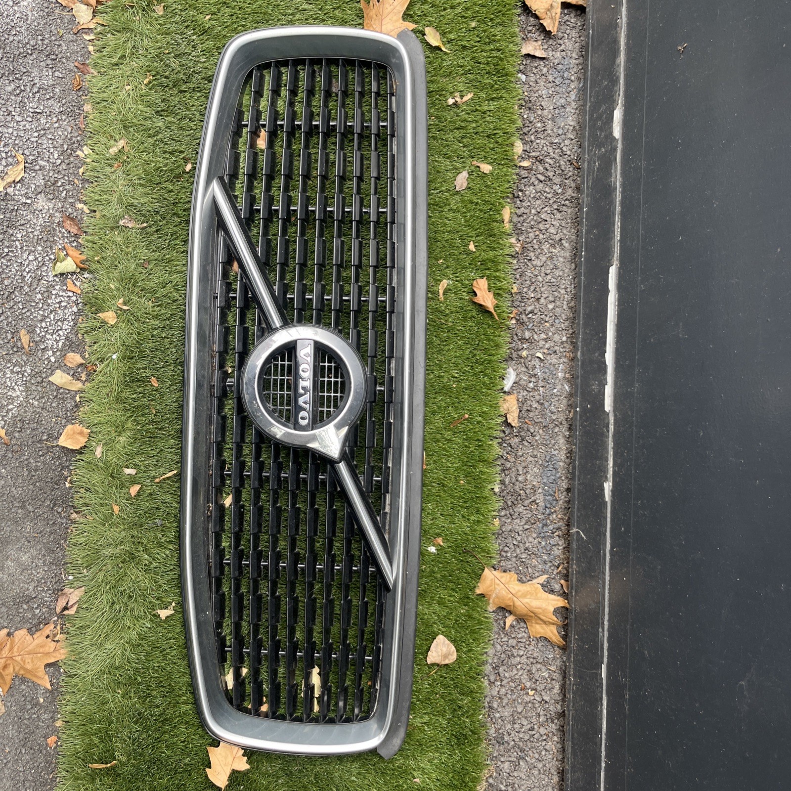 VOLVO XC90 MK2 2015–2019 GENUINE FRONT RADIATOR GRILLE P/N 31408429