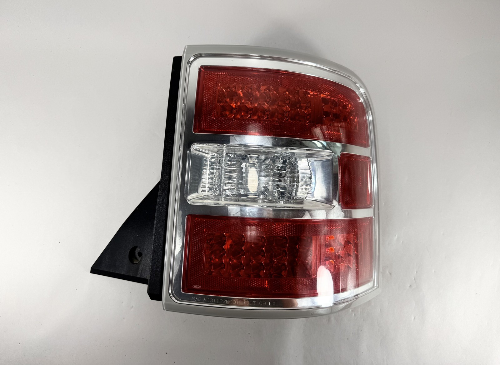 2012-2019 Ford Flex Outer Rear Right Passenger Side Taillight Lens Assembly OEM 2012-2019 Ford Flex Outer Rear Right Passenger Side Taillight Lens Assembly OEM