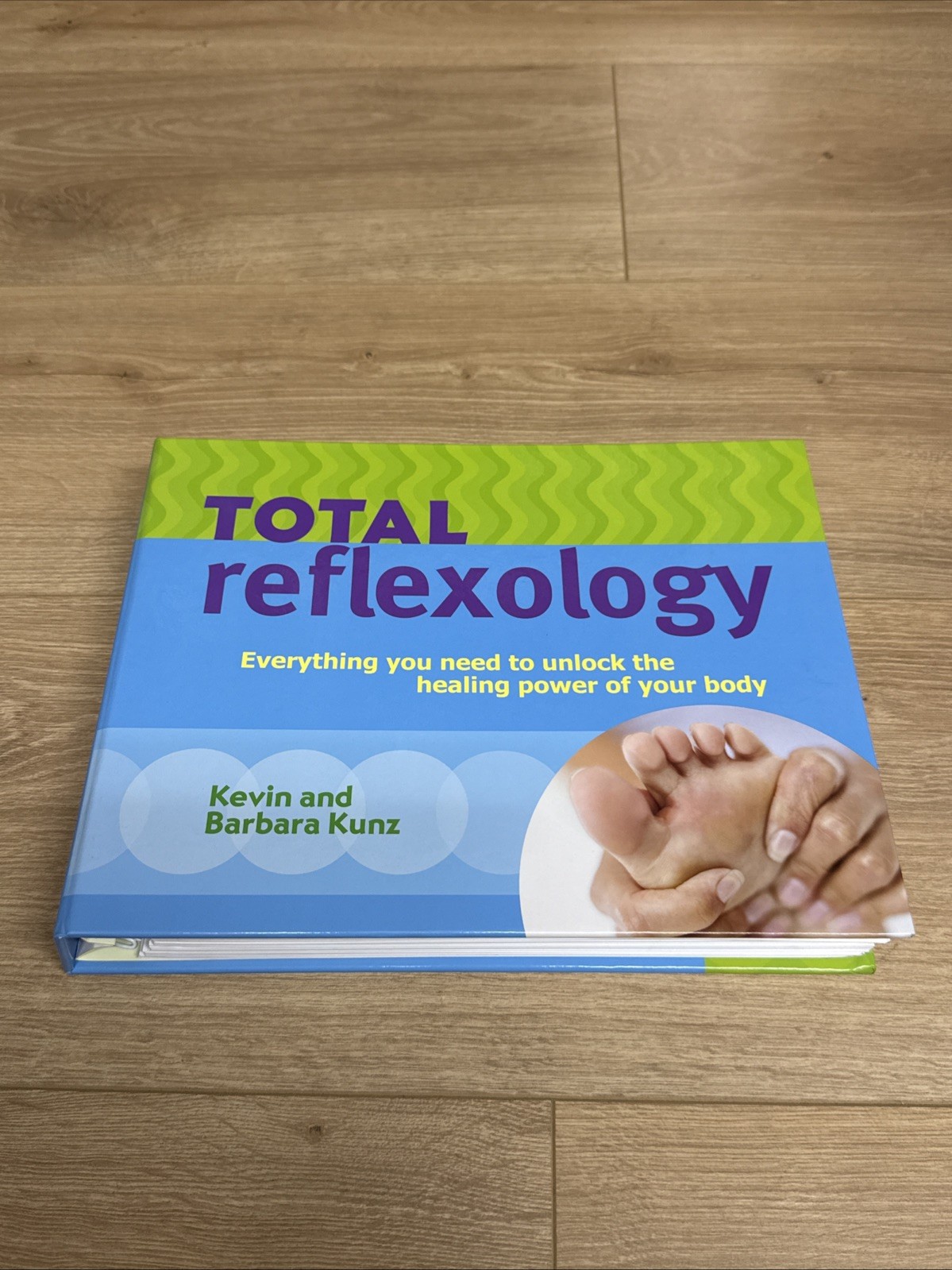 Total Reflexology : Everything you need to Unlock the Healing Power of Your Body Total Reflexology : Everything you need to Unlock the Healing Power of Your Body