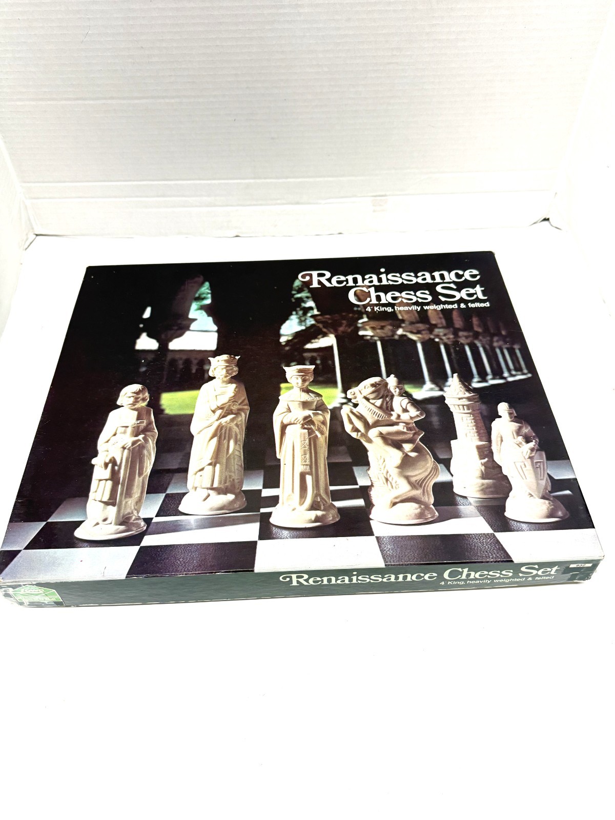 Vintage E. S. Lowe Renaissance Chessmen Chess Set No. 832 Made USA 1959 Complete Vintage E. S. Lowe Renaissance Chessmen Chess Set No. 832 Made USA 1959 Complete