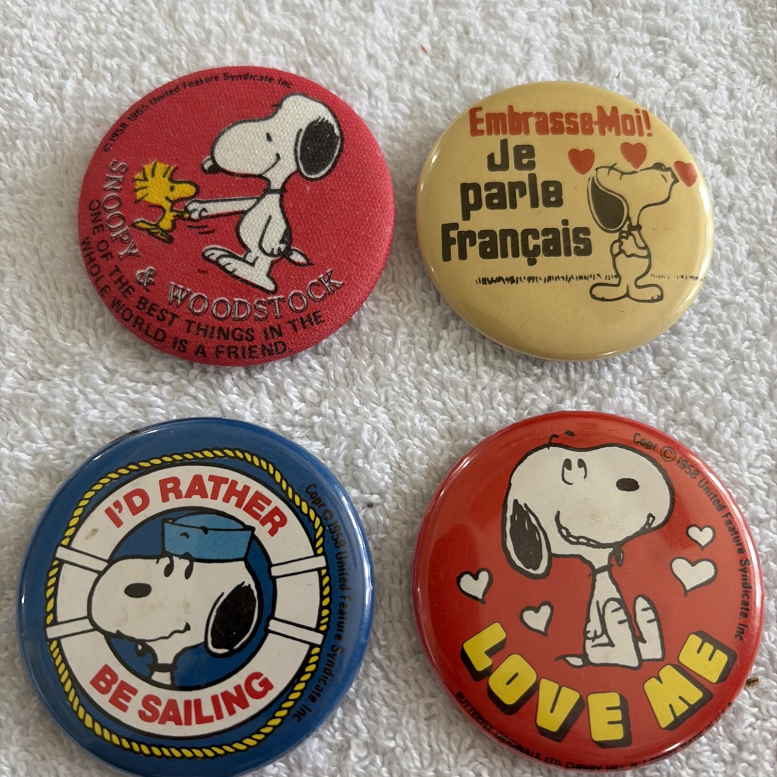 Vintage Snoopy Peanuts  Pinbacks Lot Of 4