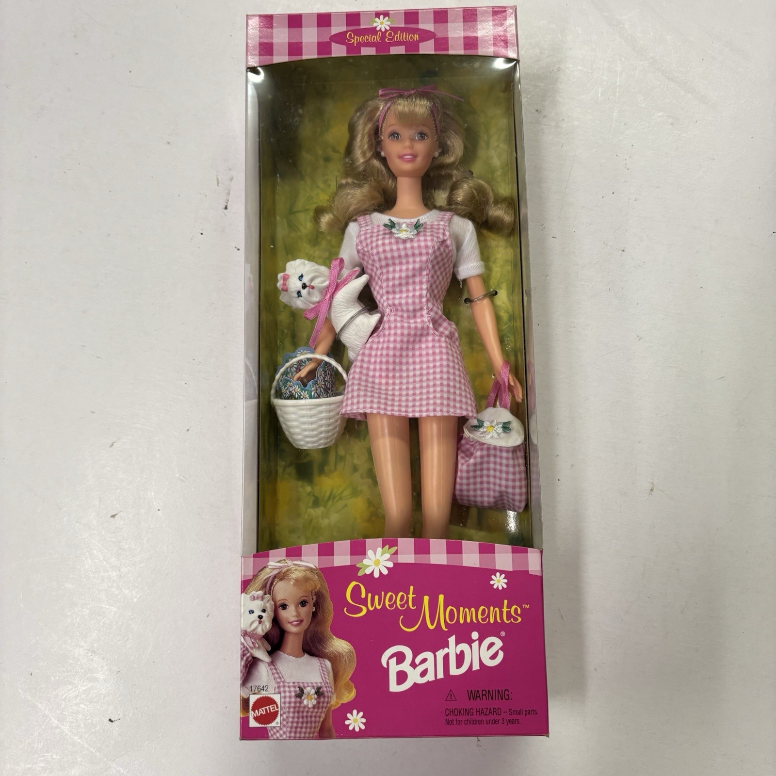 Vintage 1996 Mattel “Sweet Moments Barbie” #17642 *NRFB* Vintage 1996 Mattel “Sweet Moments Barbie” #17642 *NRFB*