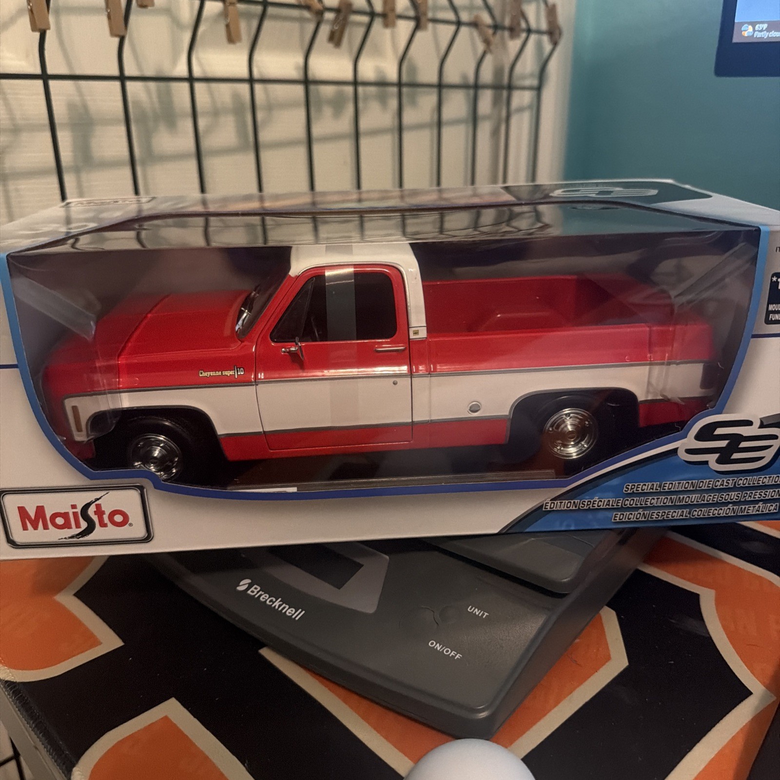 Maisto 1:18 Scale 1974 Chevrolet Chevy C10 Cheyenne Super Pickup Truck Diecast