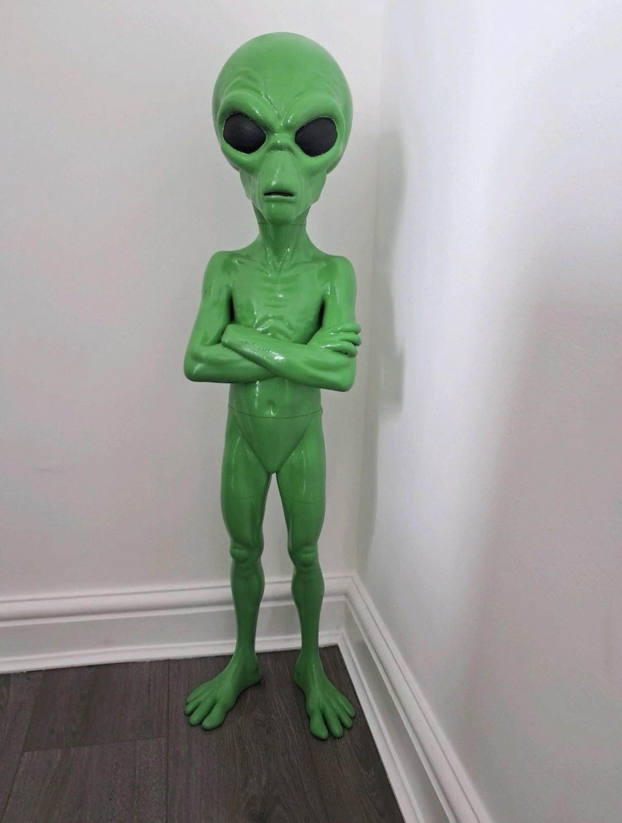 Mad Alien Statue 3 Feet Tall 