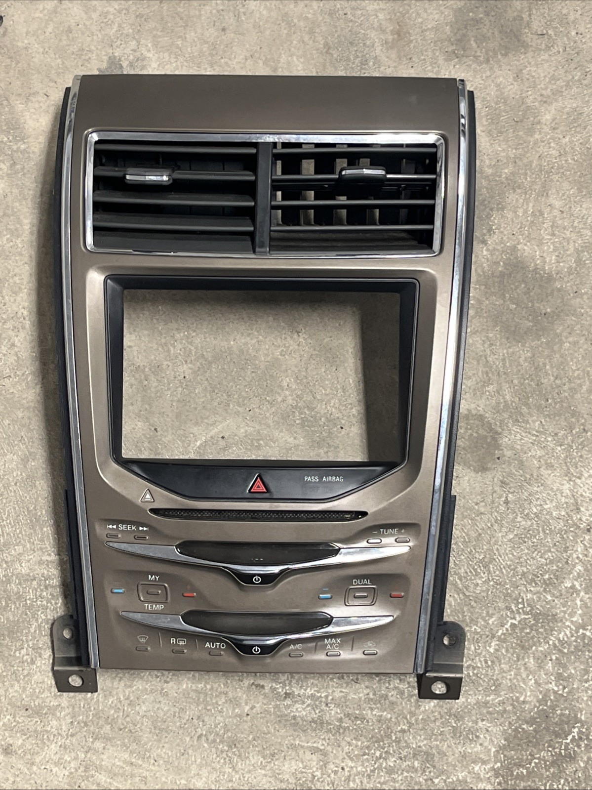 11-15 Lincoln MKX Radio Audio Climate Control Bezel Panel Center Vents Module