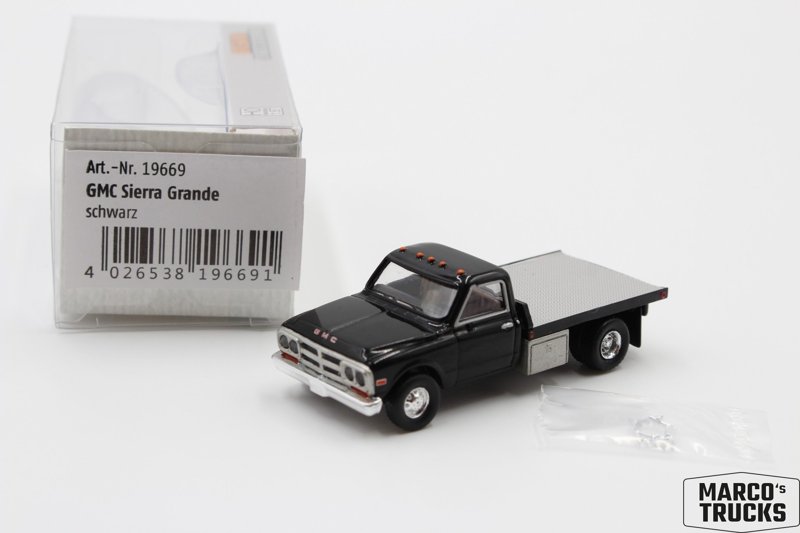 Brekina GMC Sierra Grande with Plattform, black No. 19669 1/87 /BRN1969