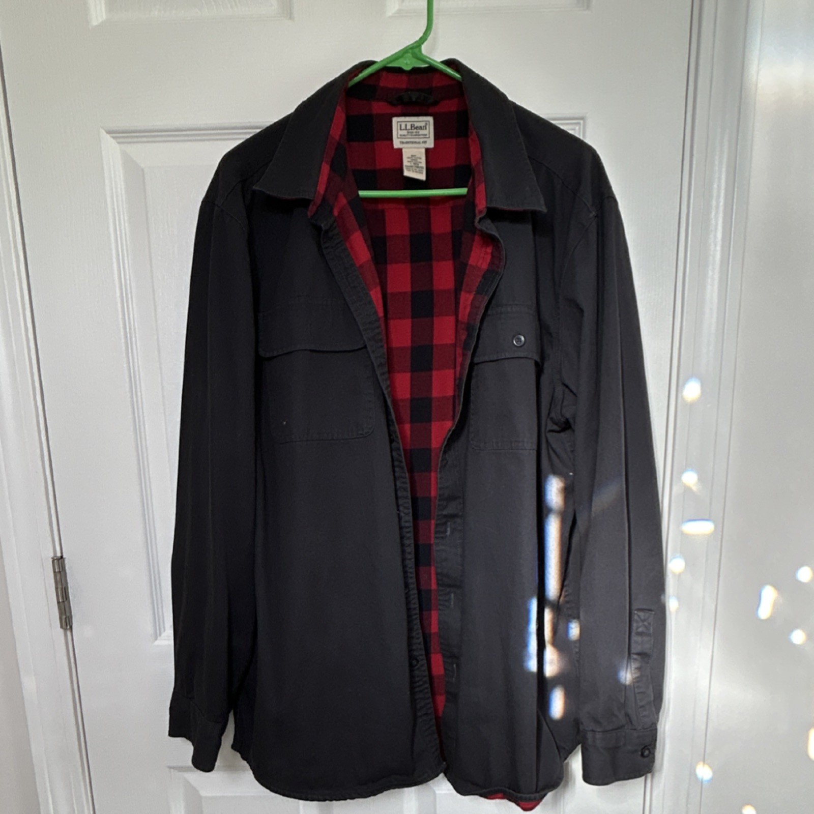 L.L.Bean Traditional Fit Men\'s L Regular Black Red Plaid Flannel Button-Up L.L.Bean Traditional Fit Men\'s L Regular Black Red Plaid Flannel Button-Up