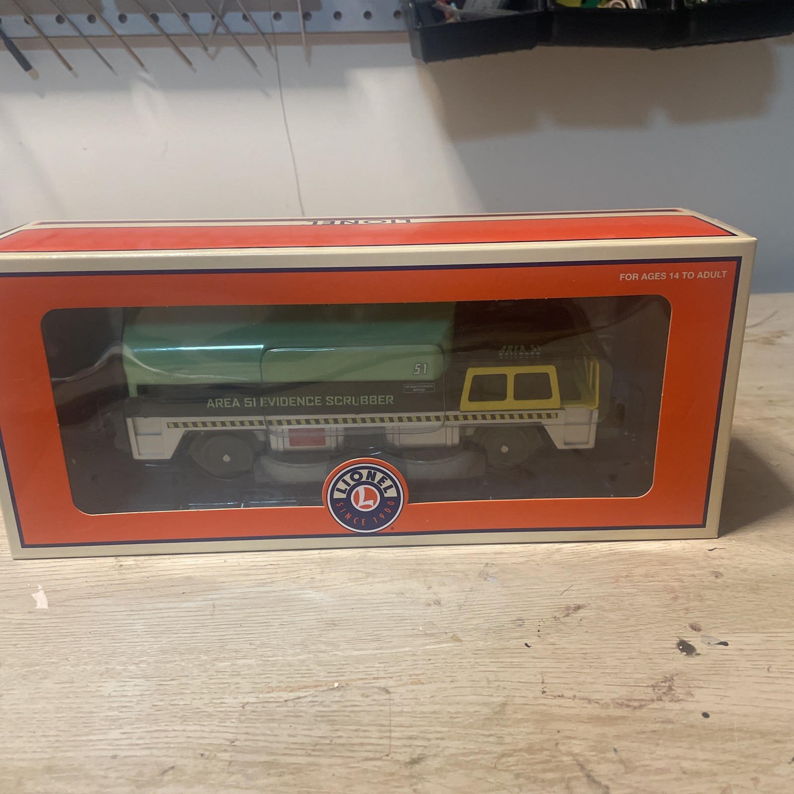 Lionel Area 51 Railroad Cleaning Car- Used Once- O Guage Lionel Area 51 Railroad Cleaning Car- Used Once- O Guage
