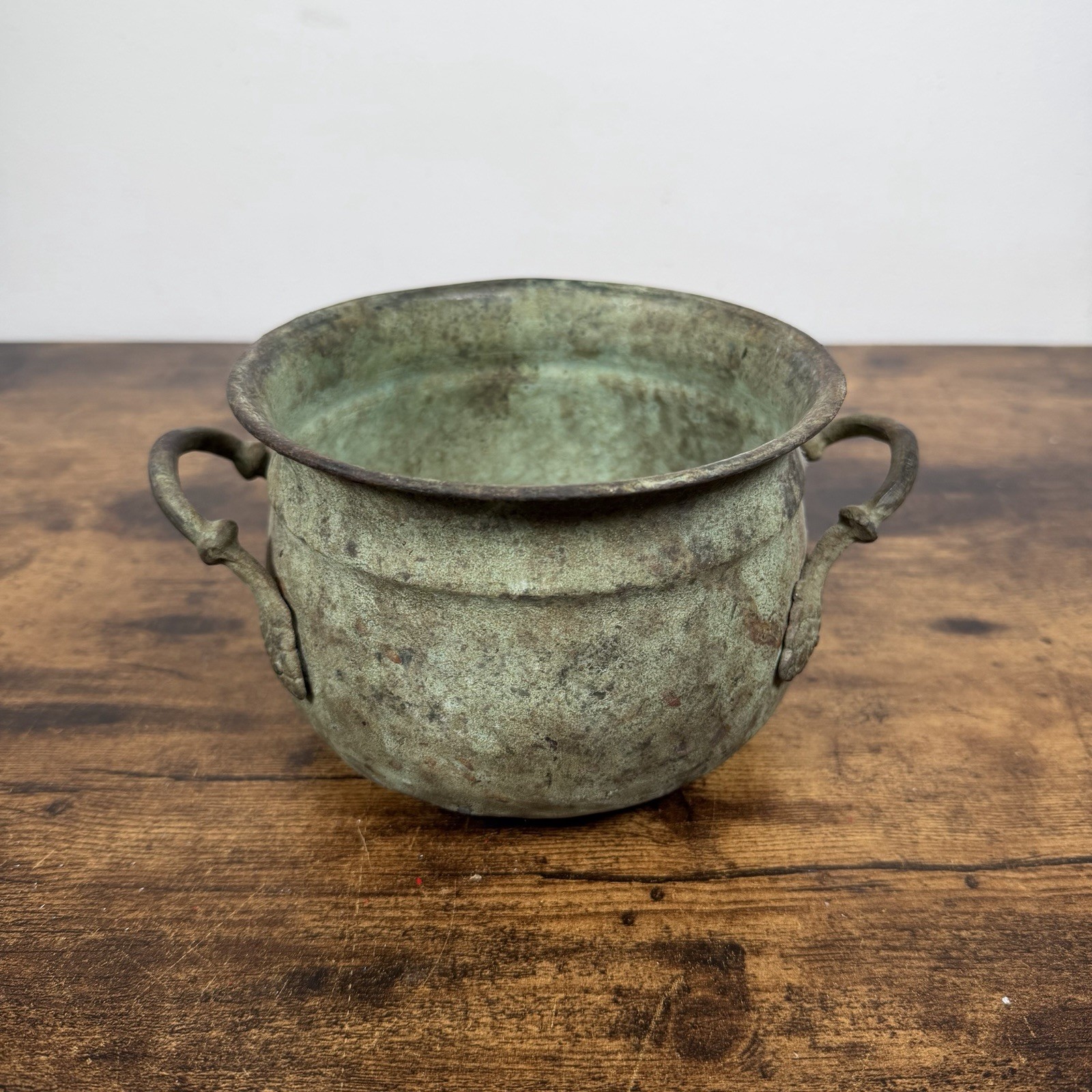 Hammered Copper Antique Pot Rustic 19th Century with Beautiful Detailed Handles Hammered Copper Antique Pot Rustic 19th Century with Beautiful Detailed Handles