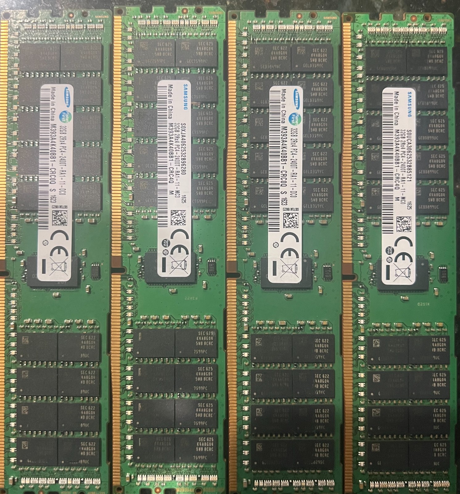 Samsung 32GB 2Rx4 PC4 2400T -RA1-11-MC0 M393A4K0BB1-CRC4Q M (SET OF 4) Samsung 32GB 2Rx4 PC4 2400T -RA1-11-MC0 M393A4K0BB1-CRC4Q M (SET OF 4)
